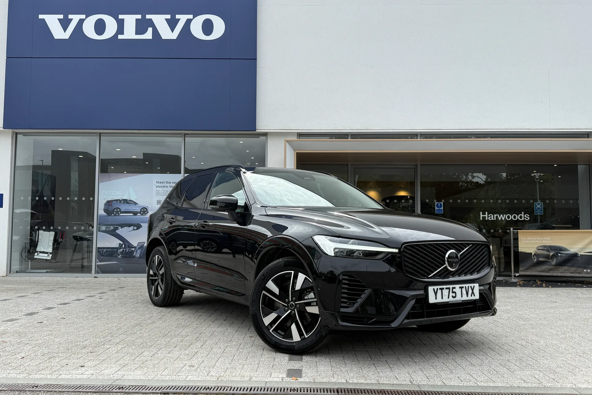 Volvo XC60 focused image