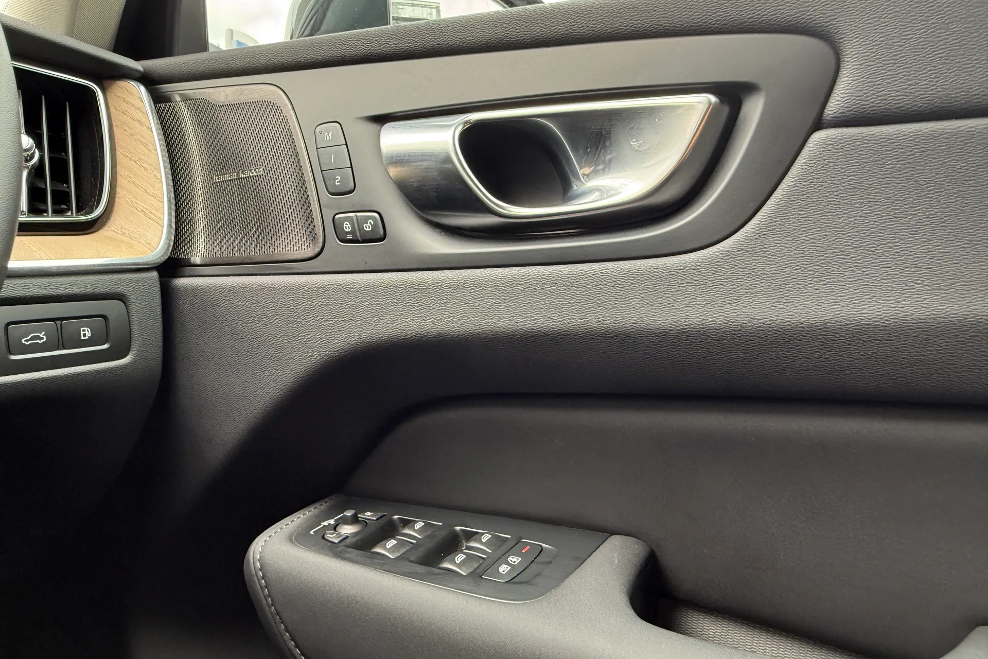 Volvo XC60 thumbnail image number 40