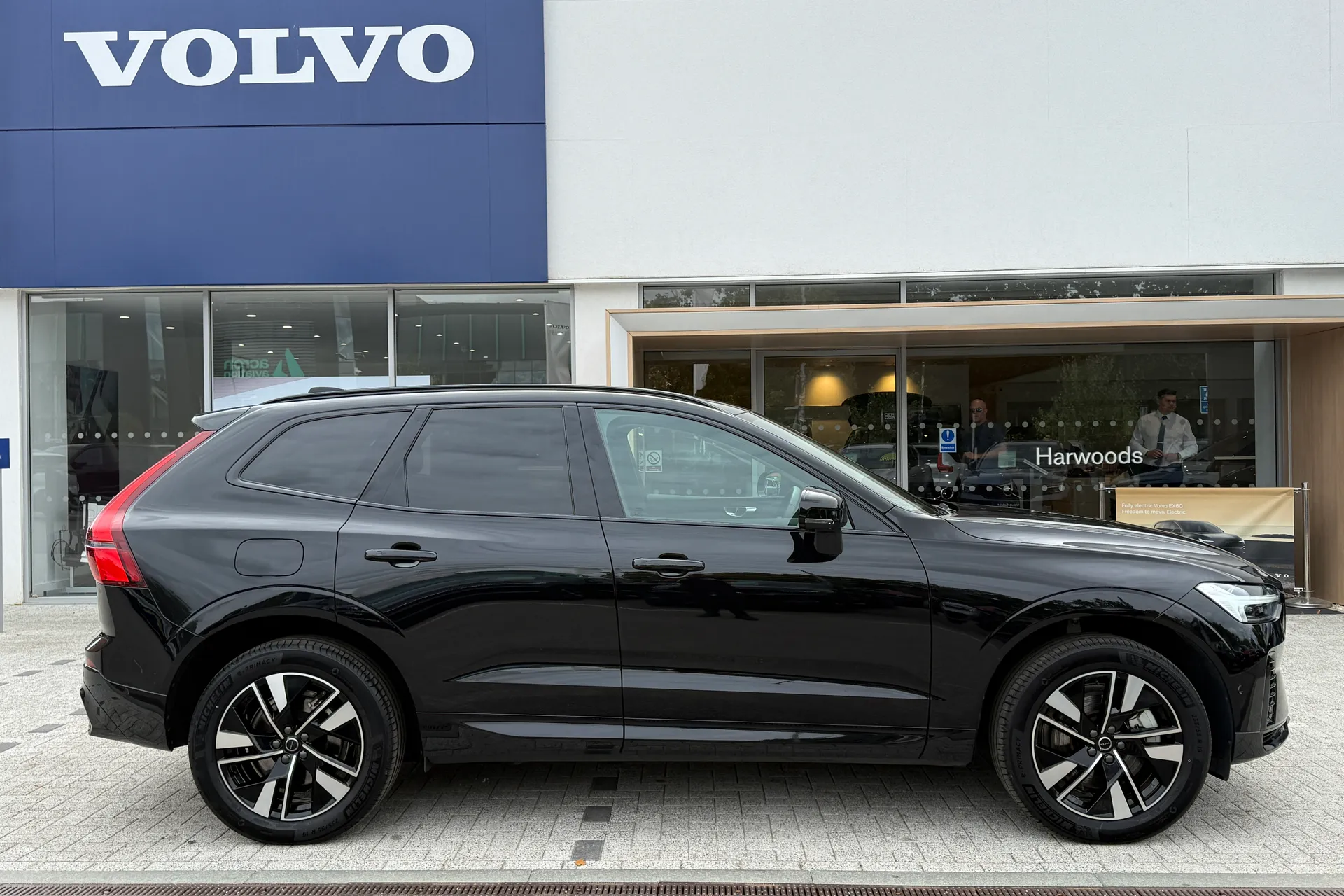 Volvo XC60 thumbnail image number 2