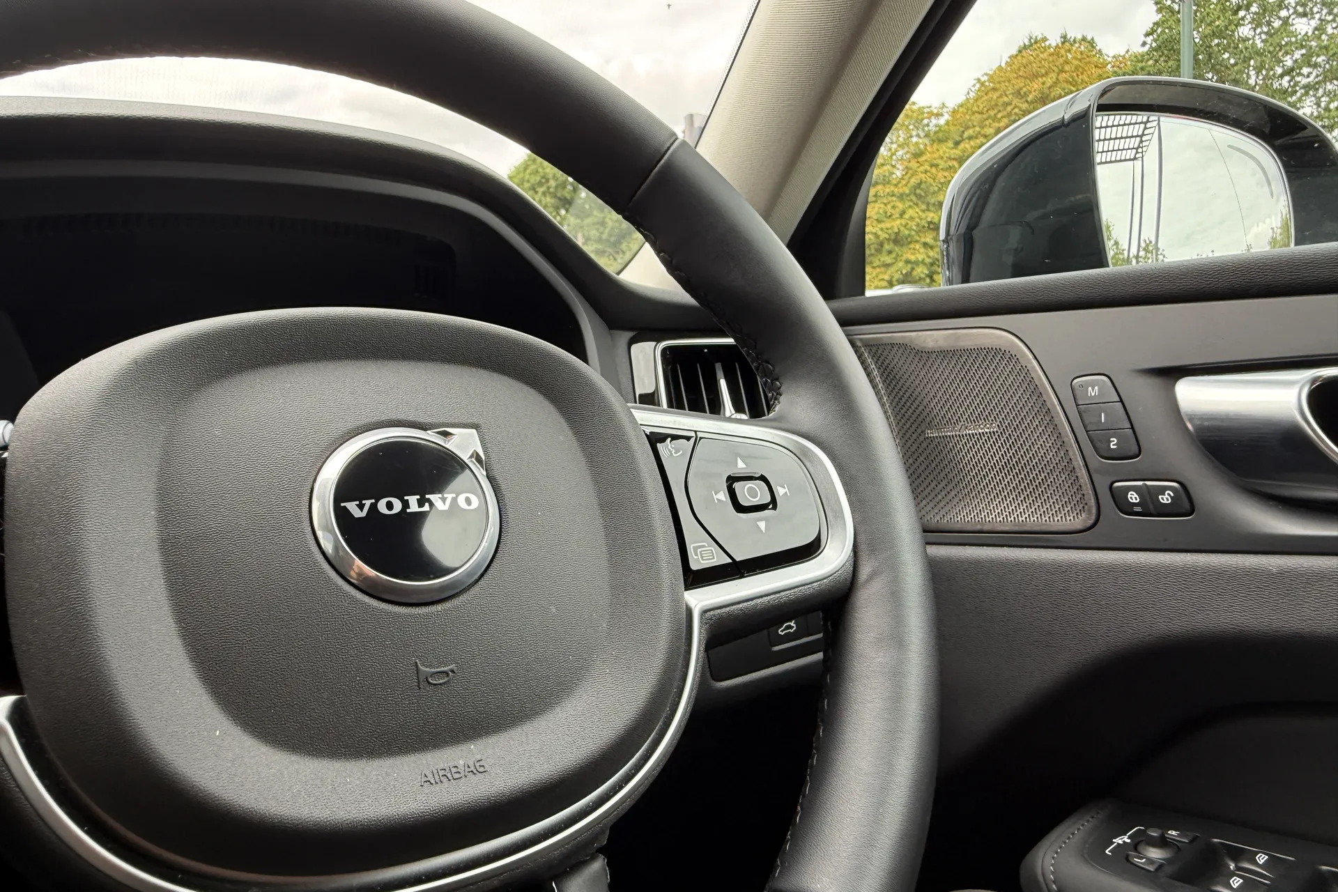 Volvo XC60 thumbnail image number 35