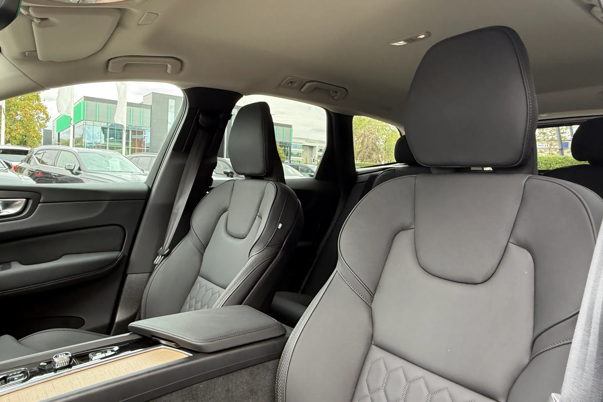 Volvo XC60 thumbnail image number 27