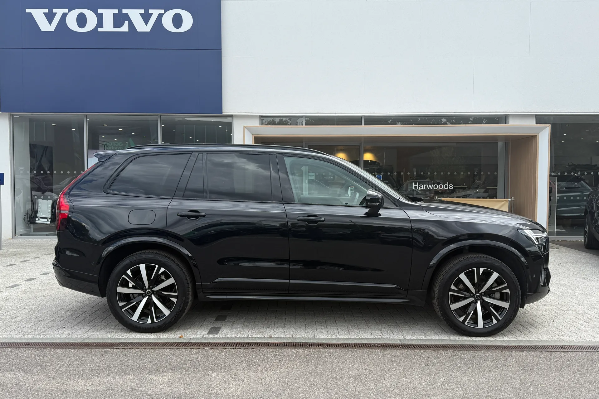 Volvo XC90 thumbnail image number 2