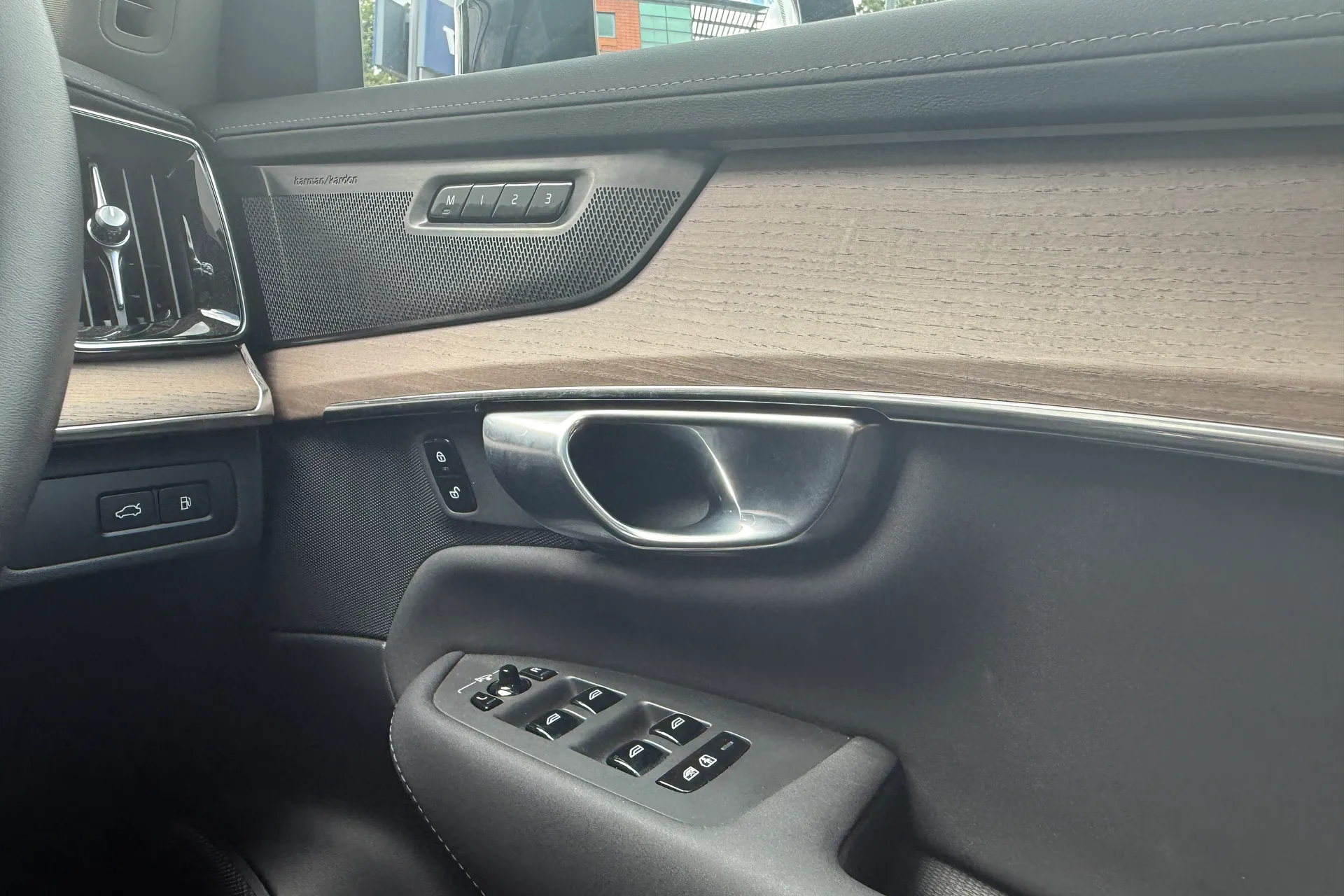Volvo XC90 thumbnail image number 43