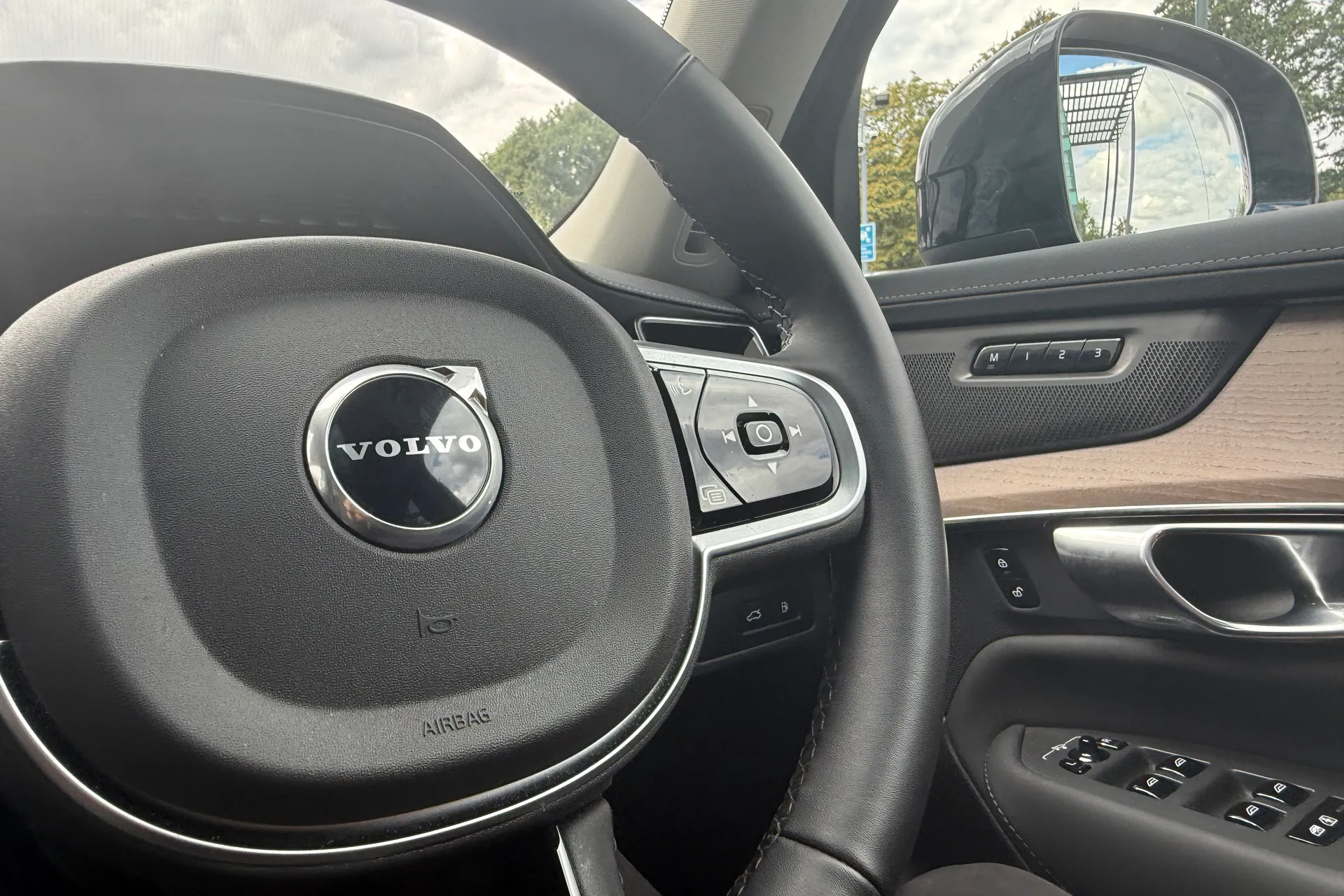 Volvo XC90 thumbnail image number 38