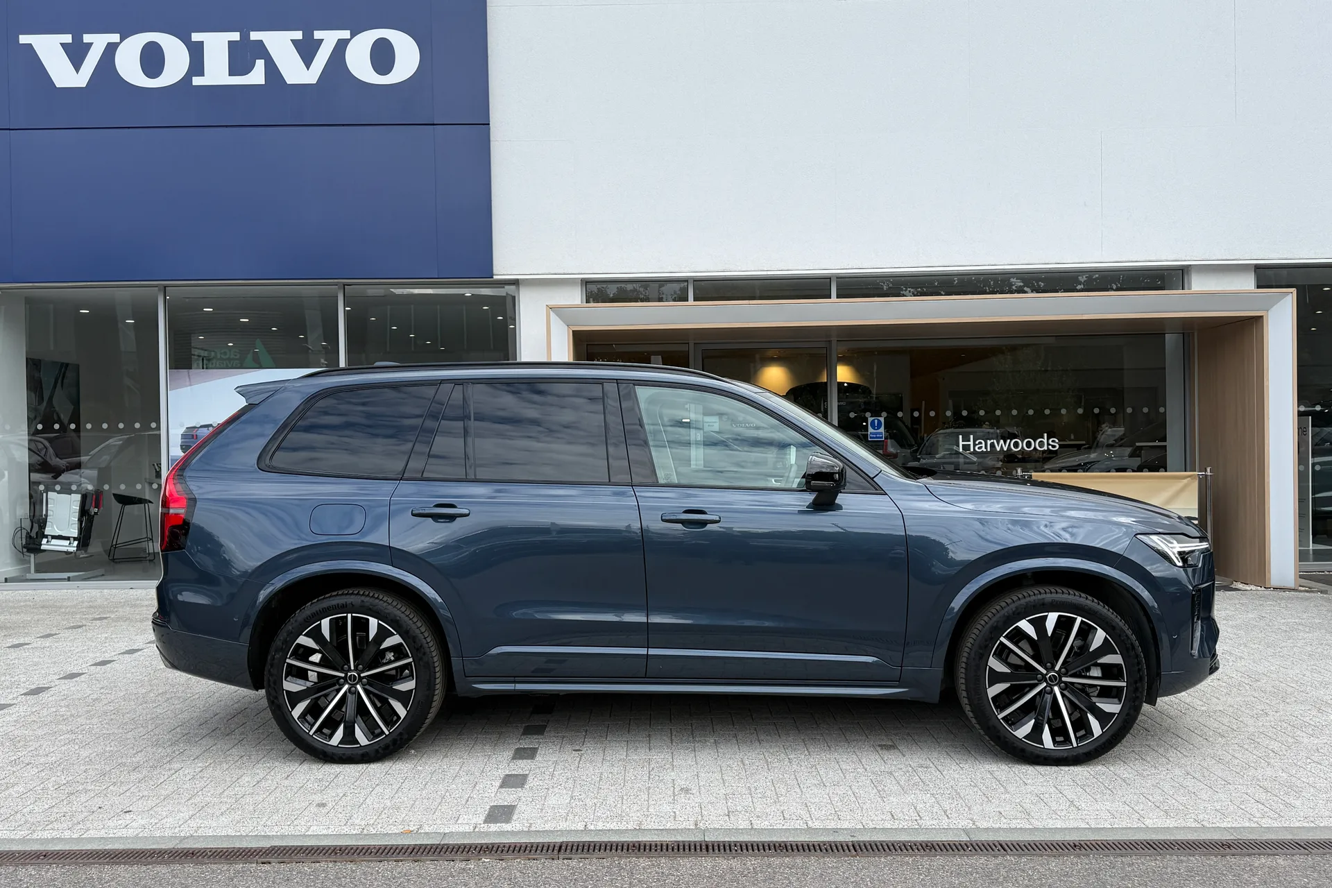 Volvo XC90 thumbnail image number 2