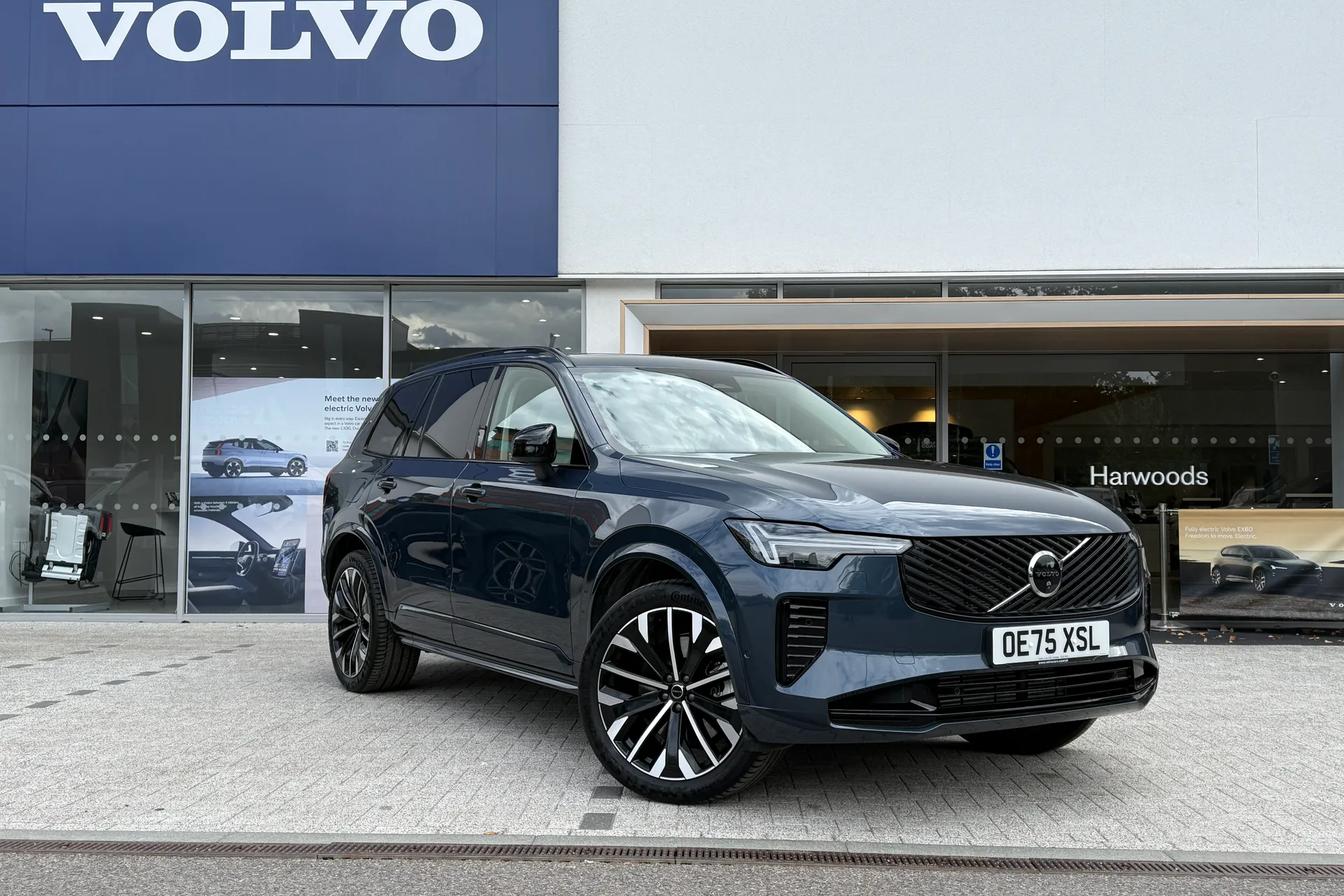 Volvo XC90 focused image