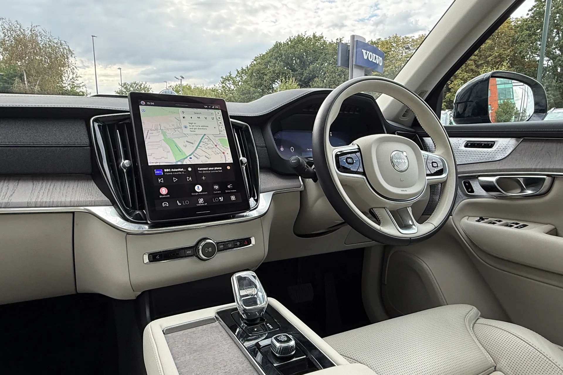 Volvo XC90 thumbnail image number 36