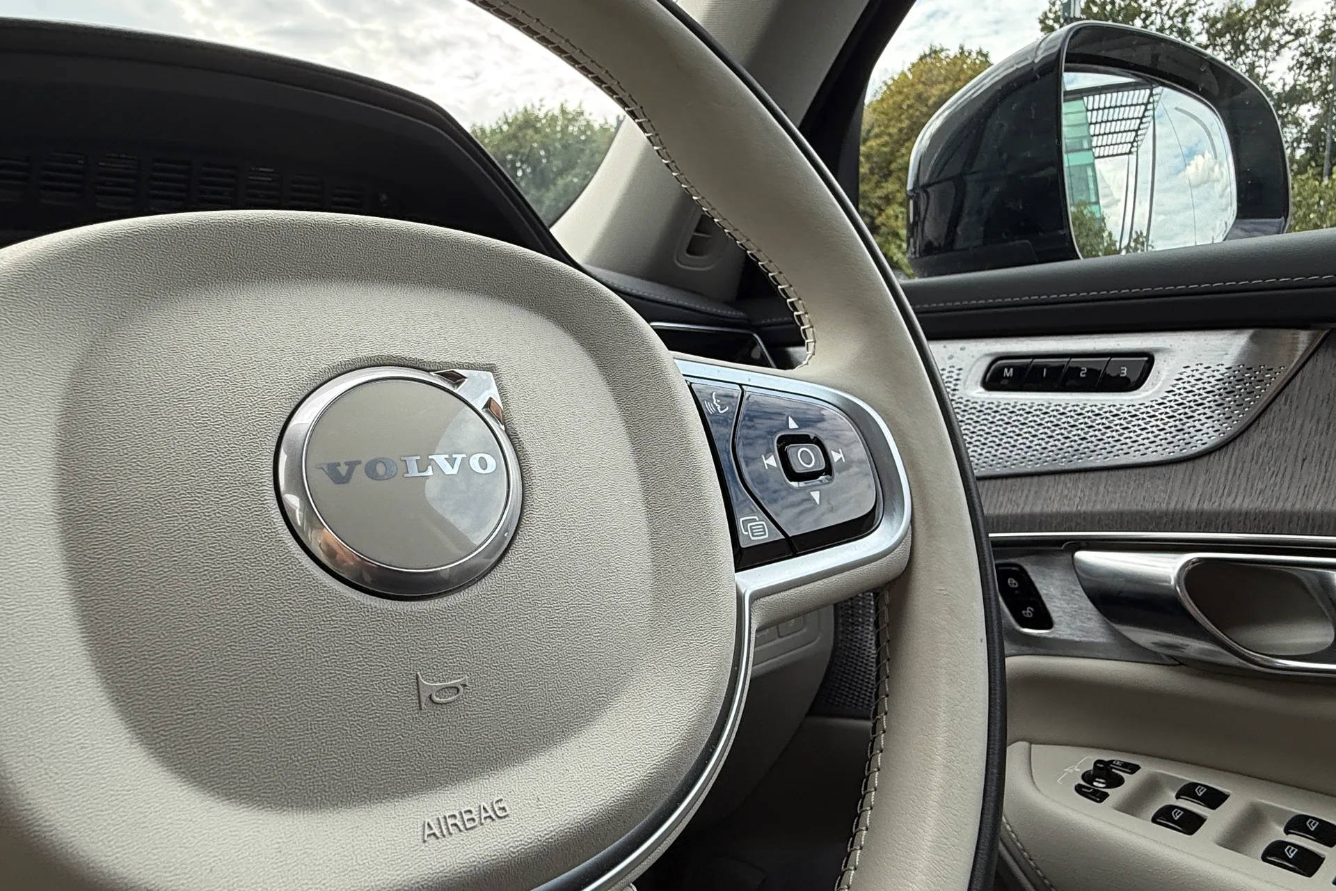 Volvo XC90 thumbnail image number 38