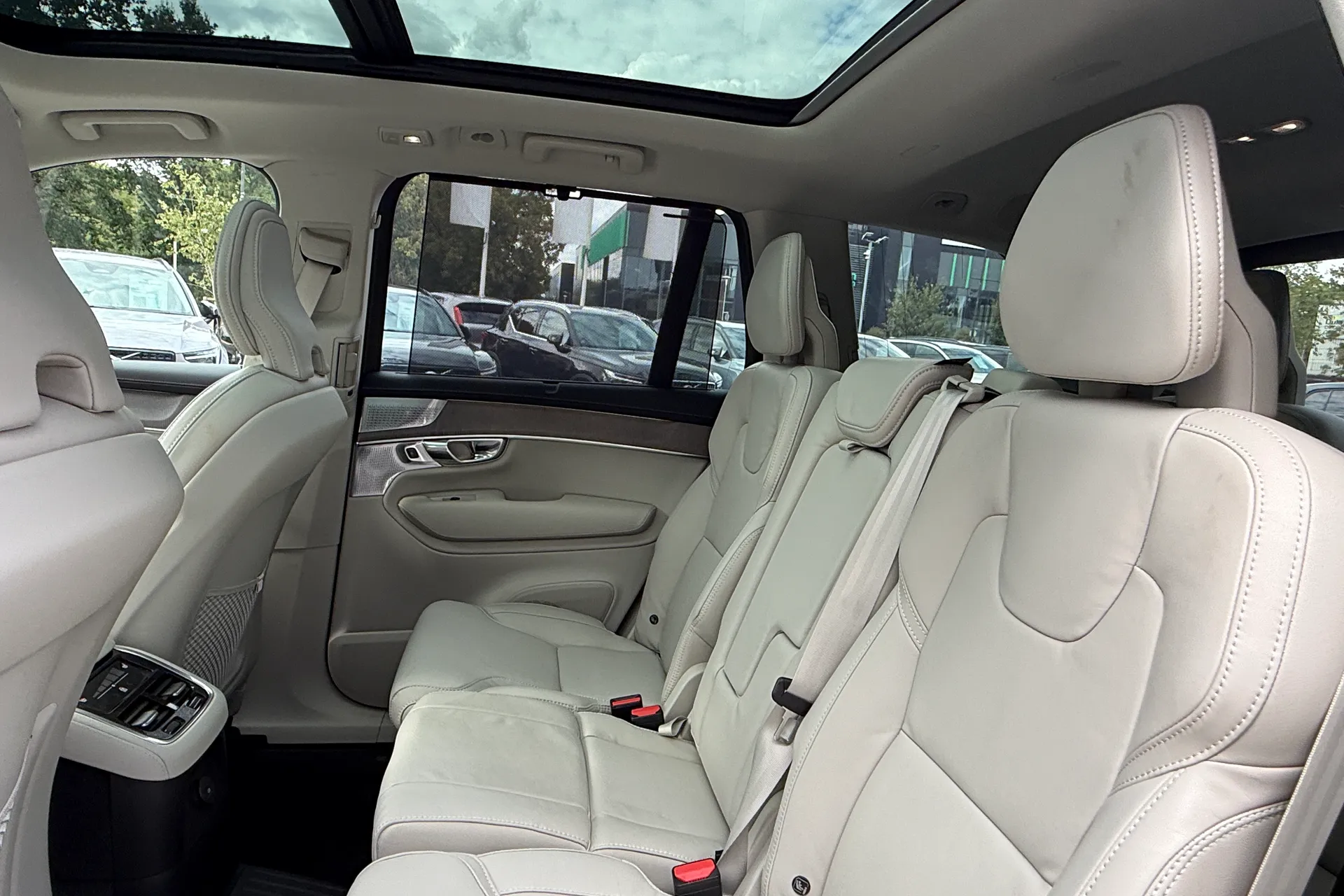 Volvo XC90 thumbnail image number 32