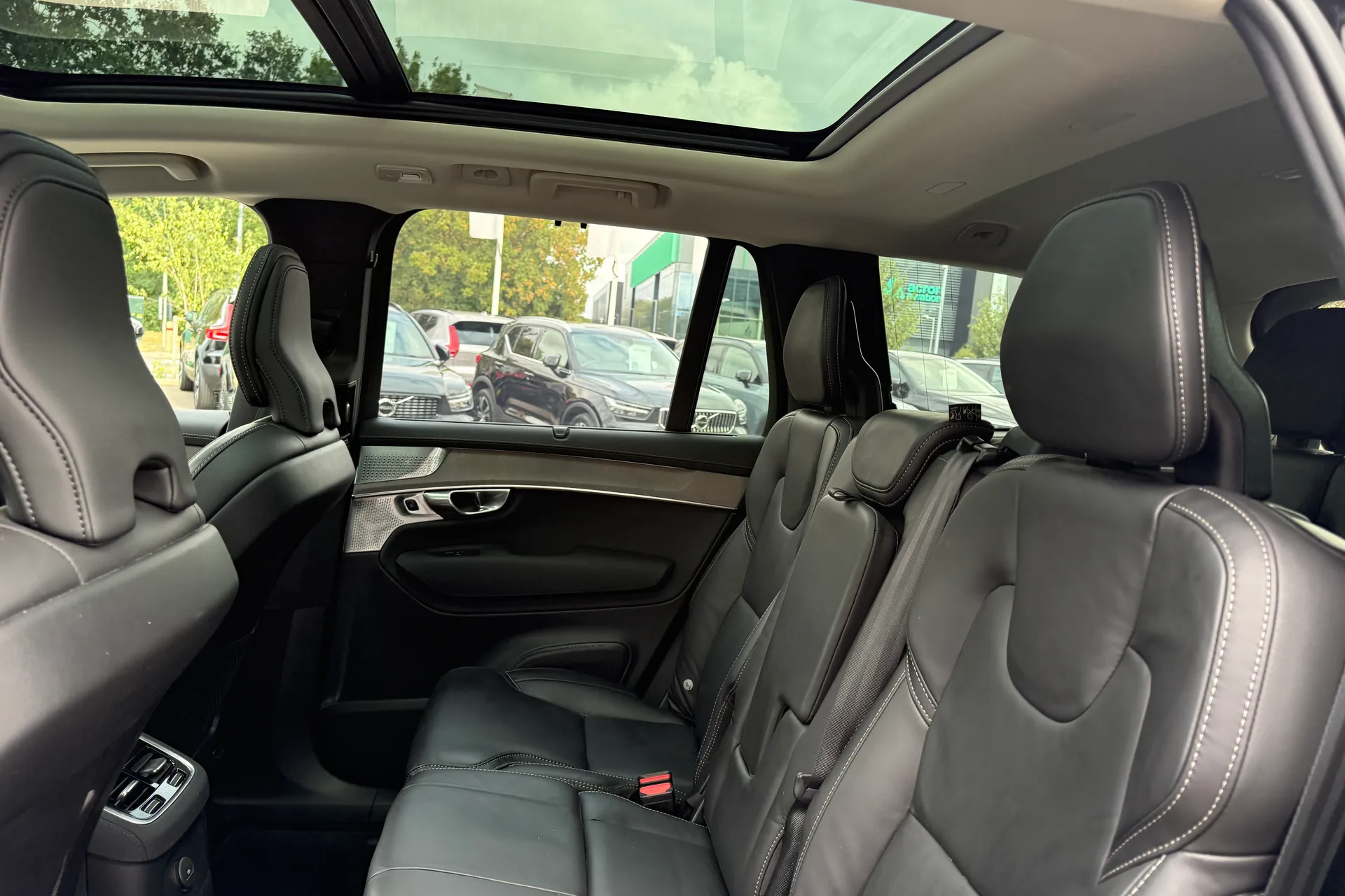 Volvo XC90 thumbnail image number 32