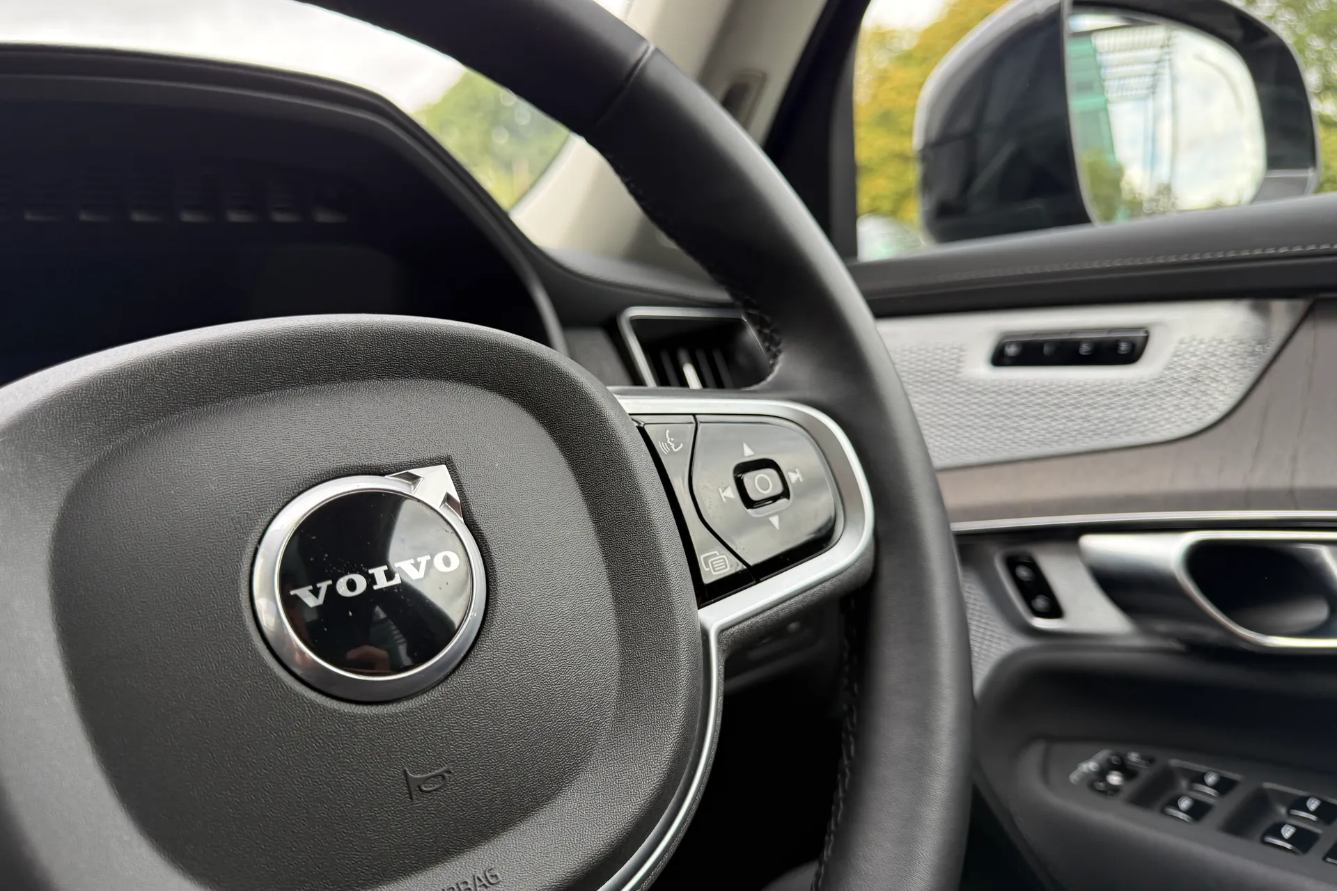 Volvo XC90 thumbnail image number 38