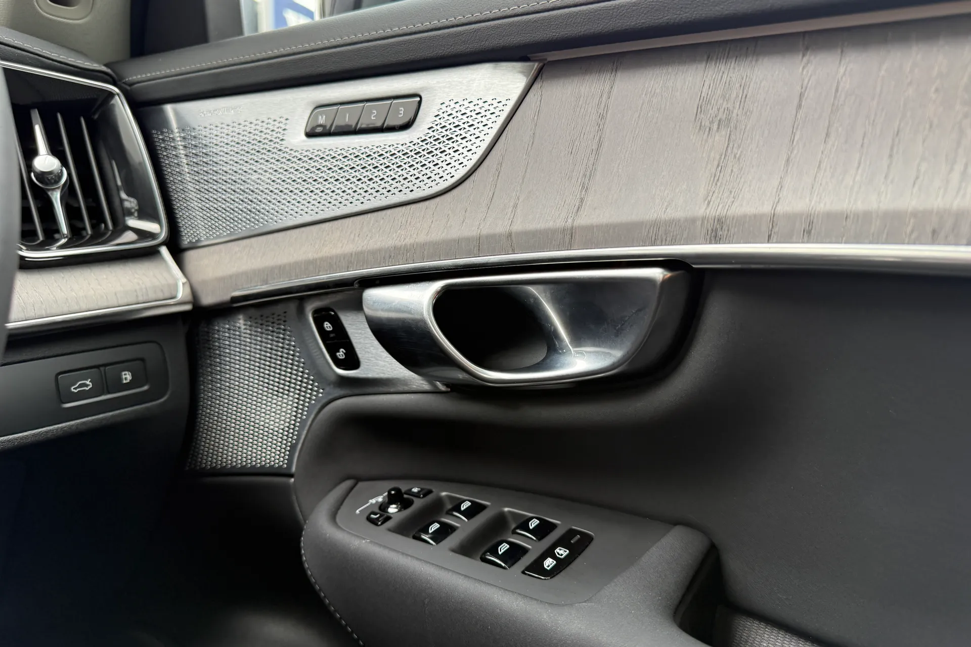 Volvo XC90 thumbnail image number 43
