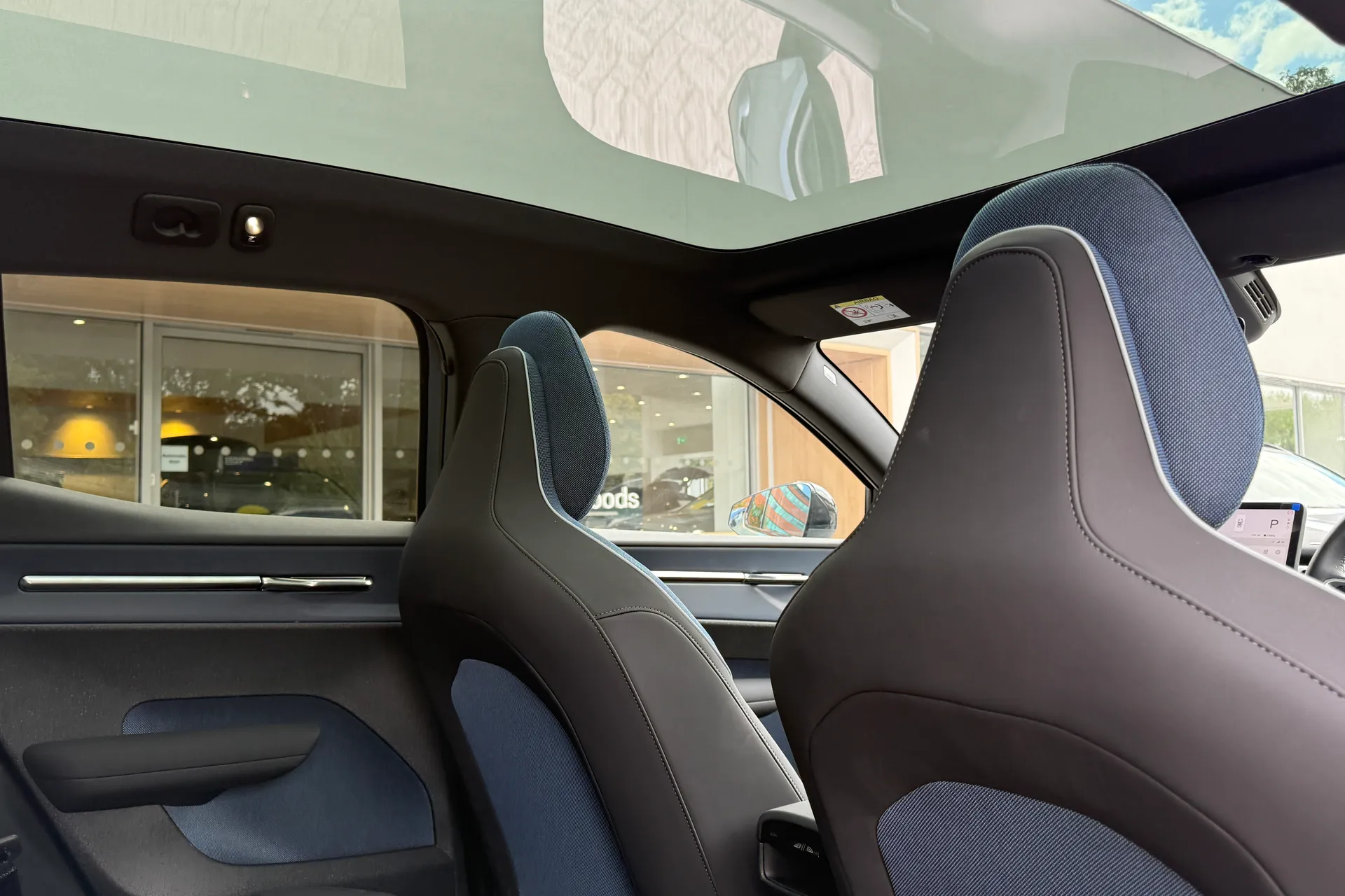 Volvo EX30 thumbnail image number 24