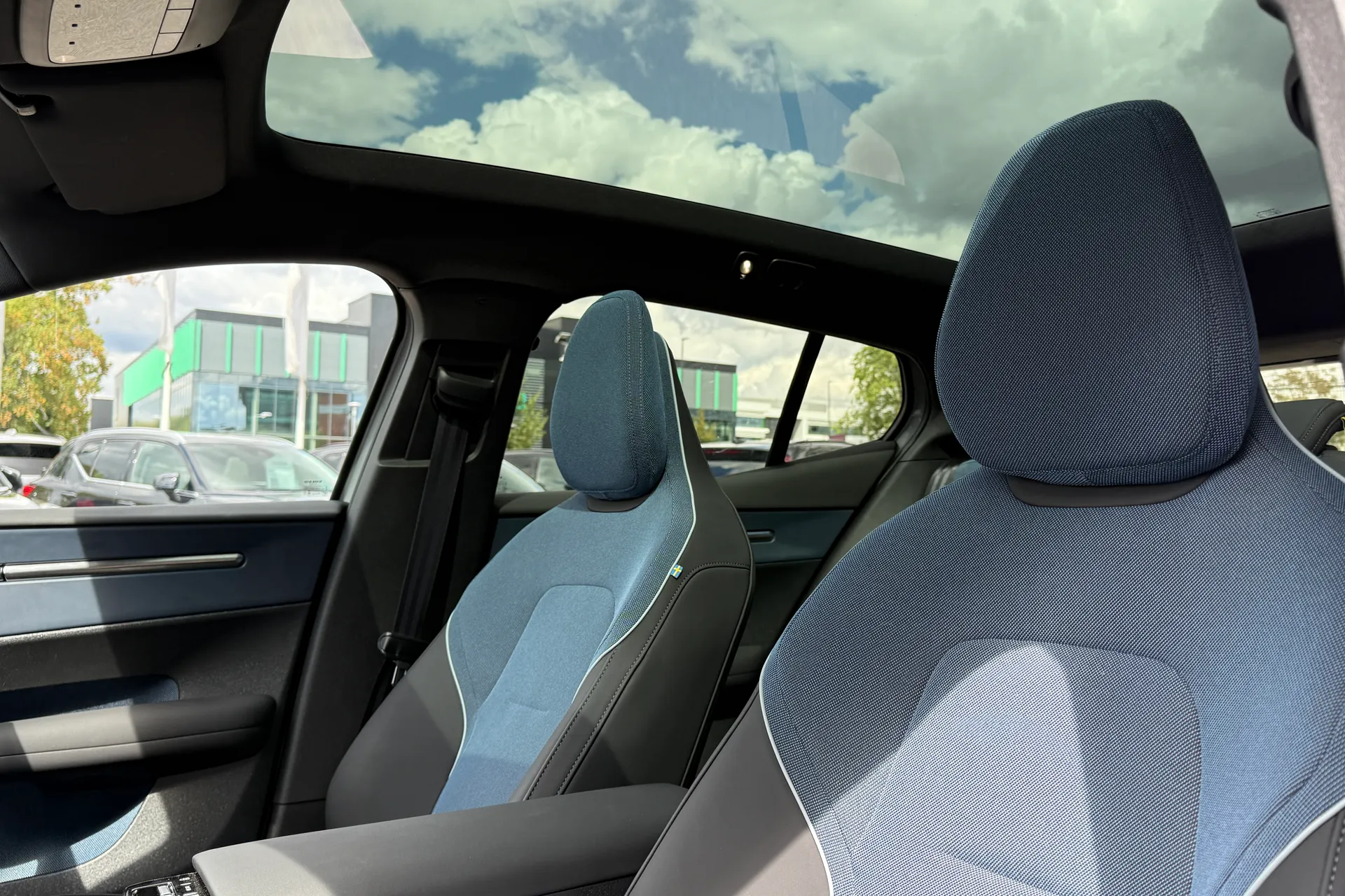 Volvo EX30 thumbnail image number 28