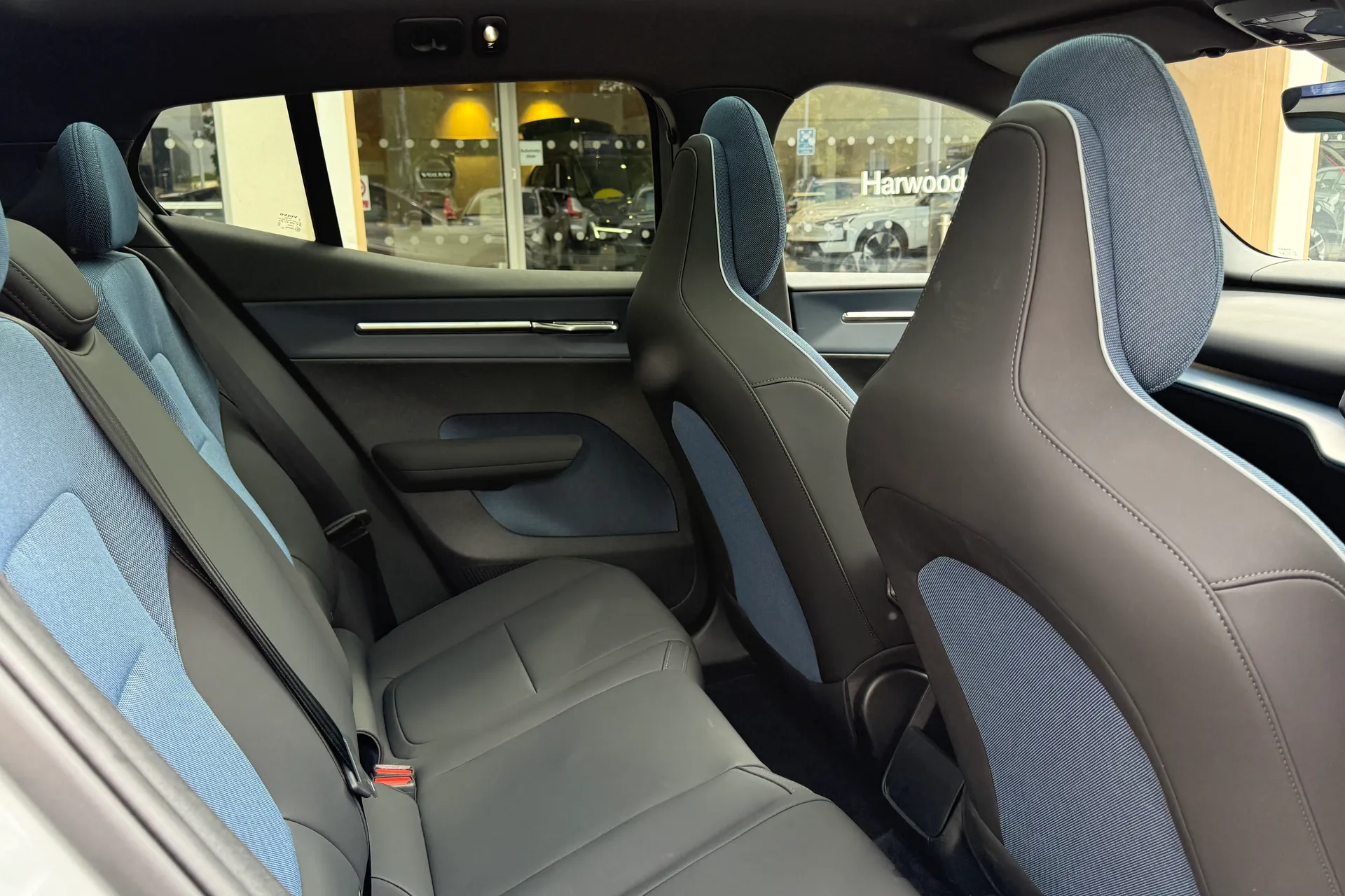 Volvo EX30 thumbnail image number 23