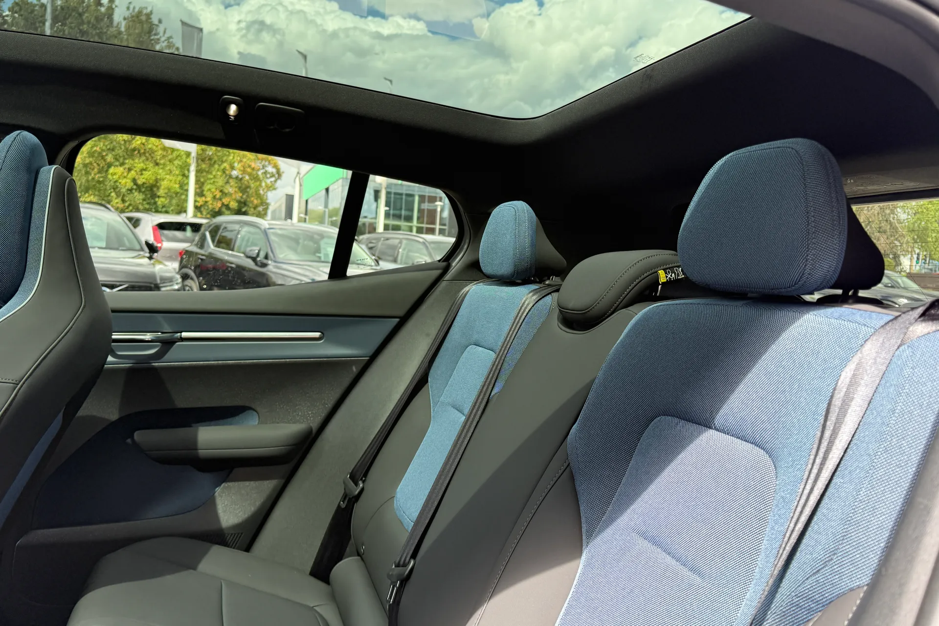 Volvo EX30 thumbnail image number 30
