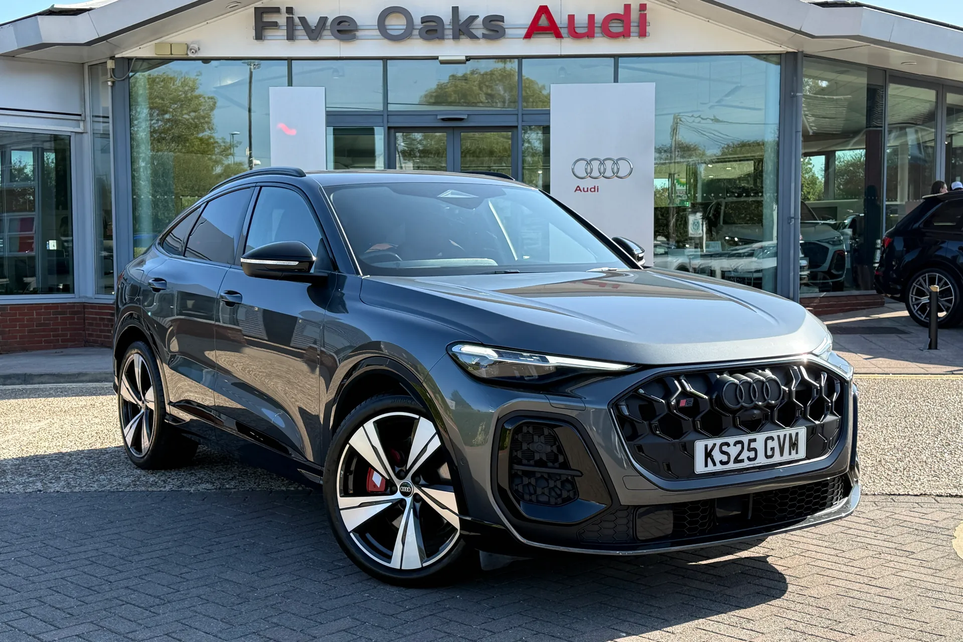 Audi Q5 focused image