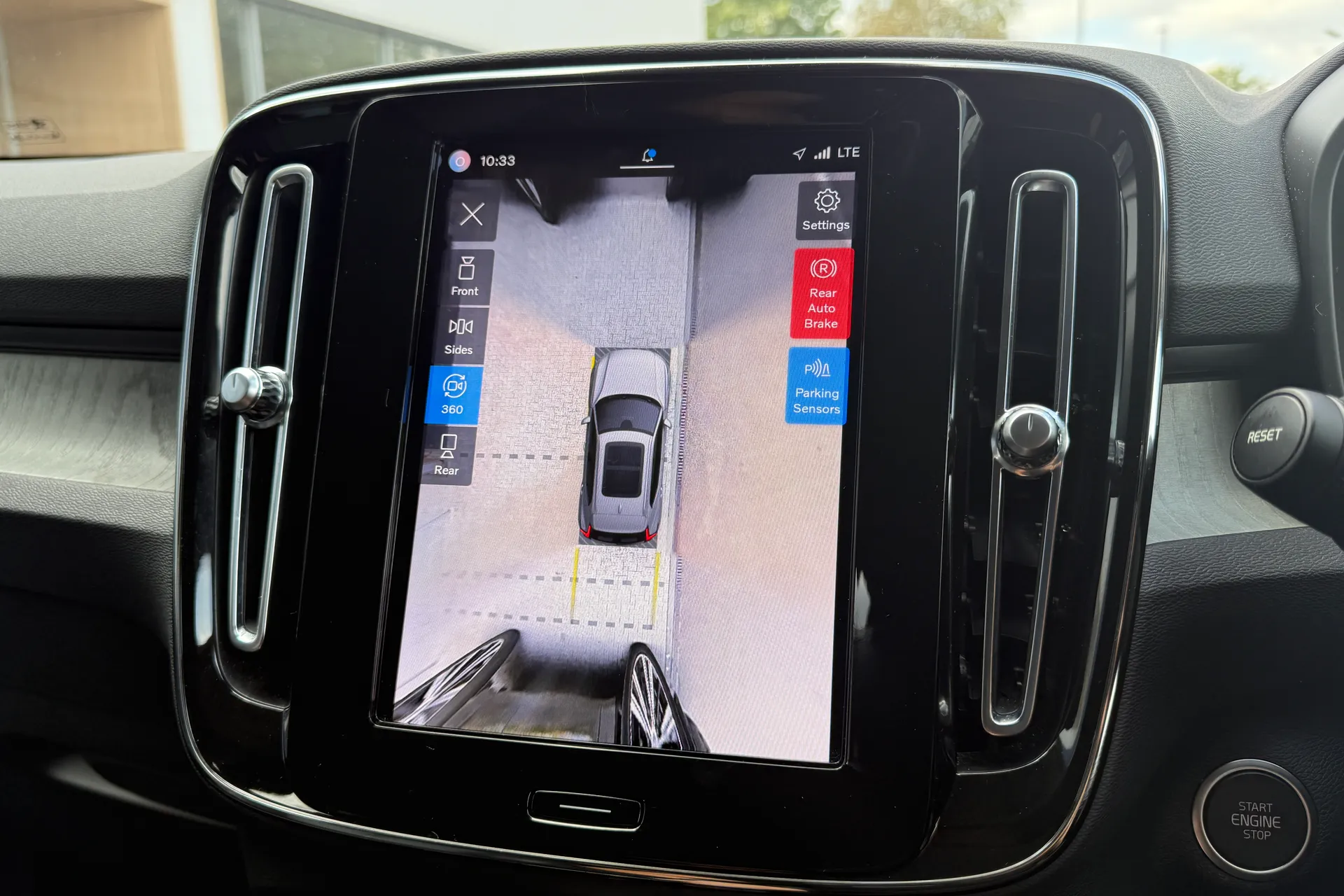 Volvo XC40 thumbnail image number 4