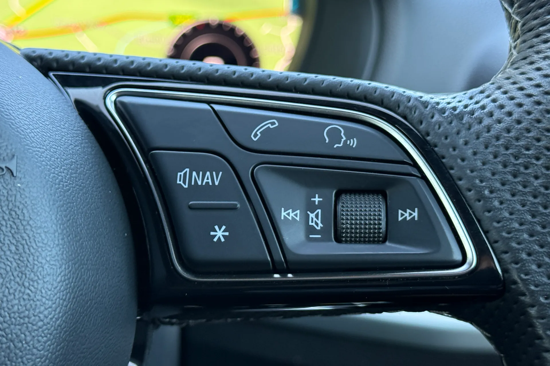 Audi Q2 thumbnail image number 21