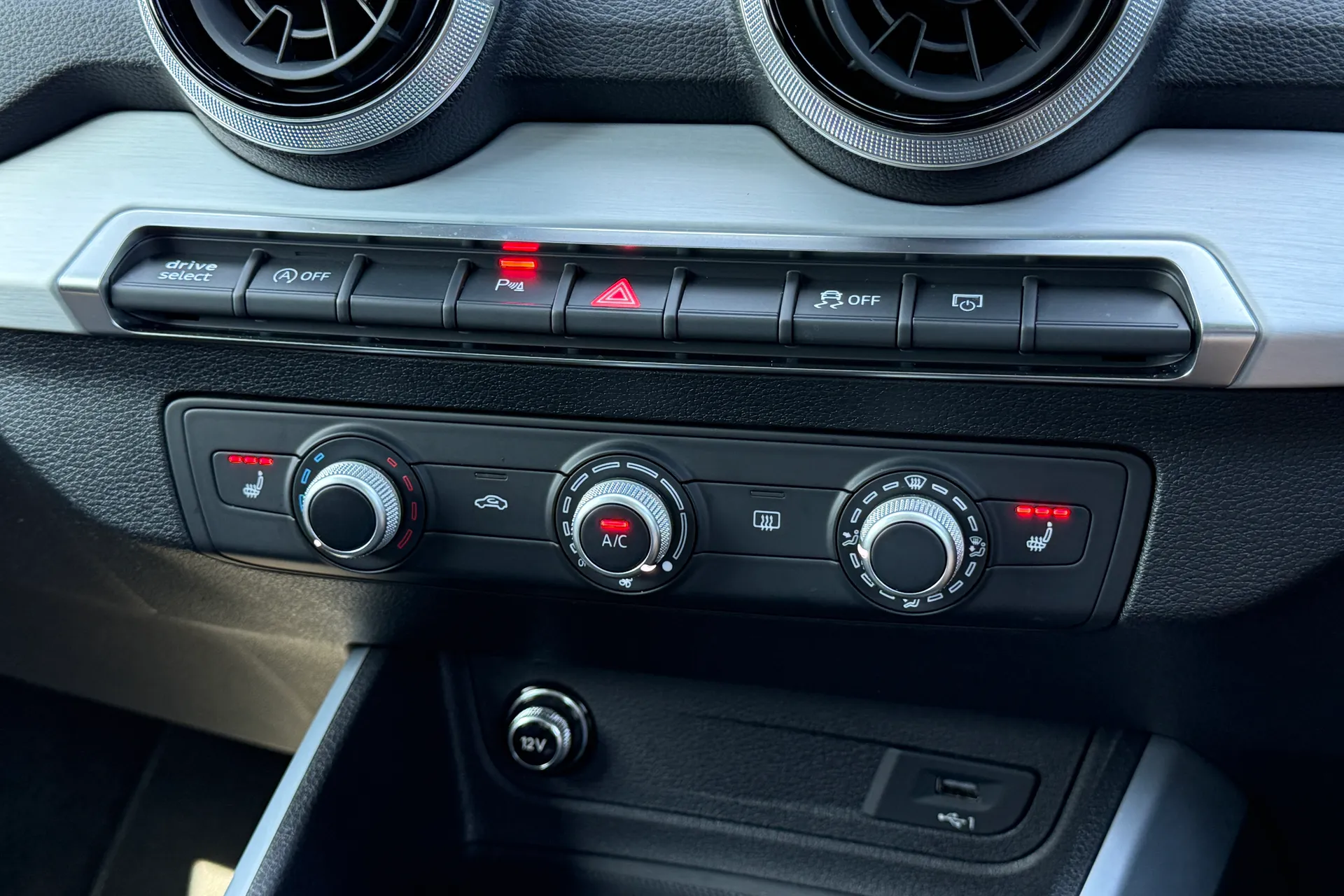 Audi Q2 thumbnail image number 15