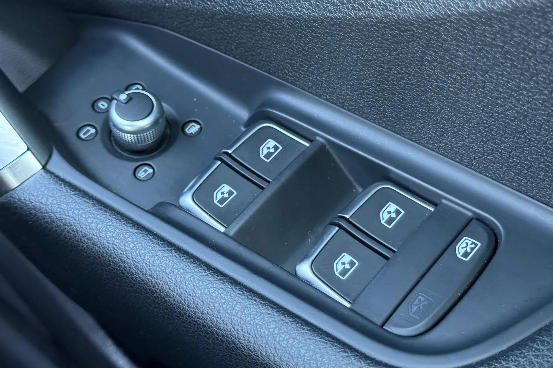 Audi Q2 thumbnail image number 18
