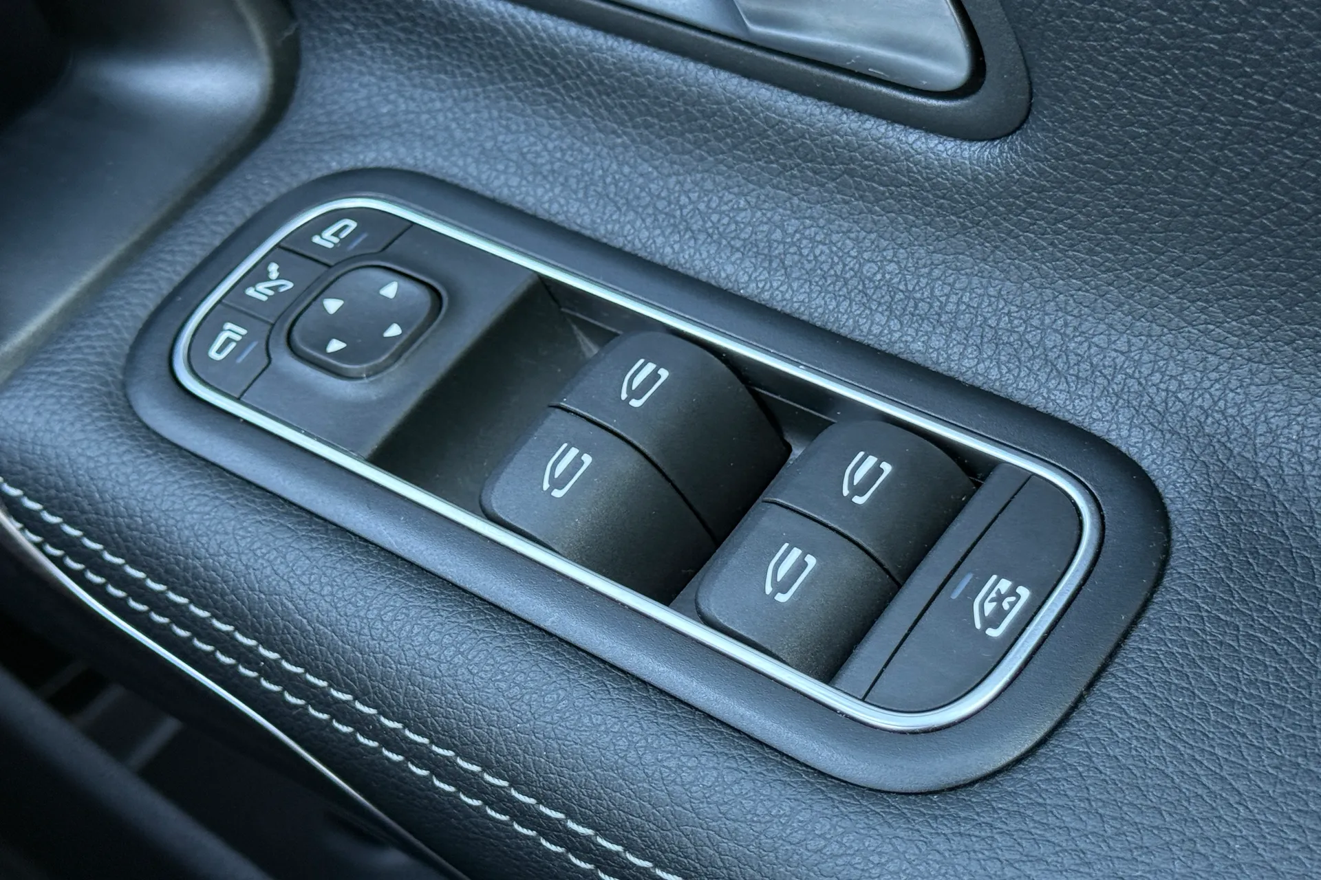 MERCEDES-BENZ CLA thumbnail image number 13
