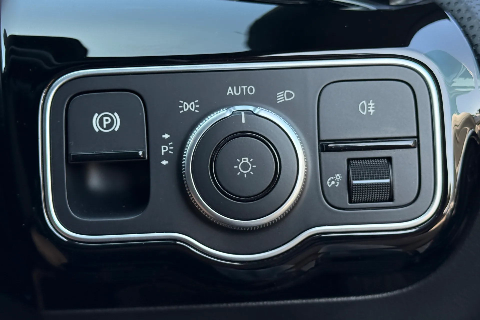 MERCEDES-BENZ CLA thumbnail image number 17