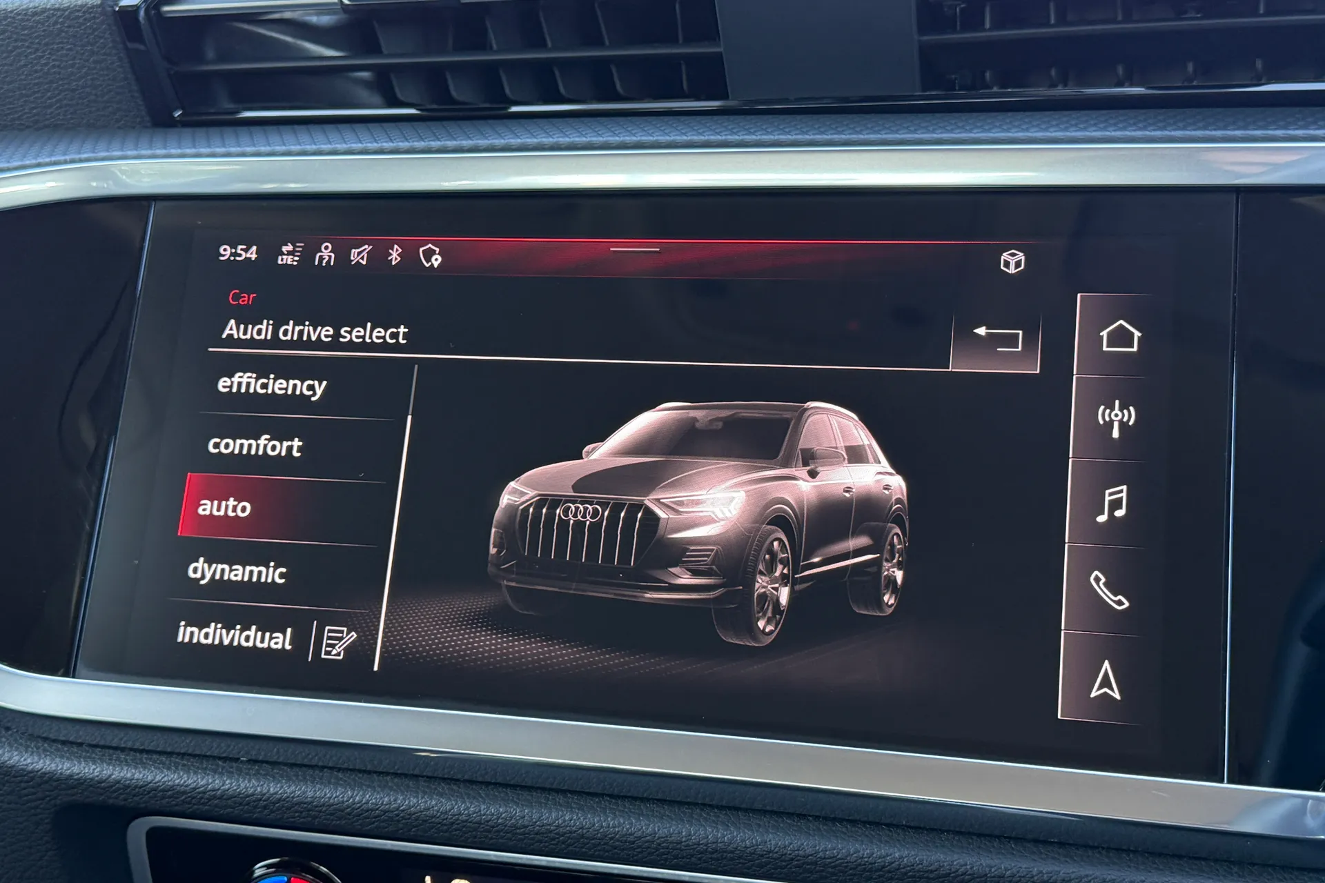 Audi Q3 thumbnail image number 10