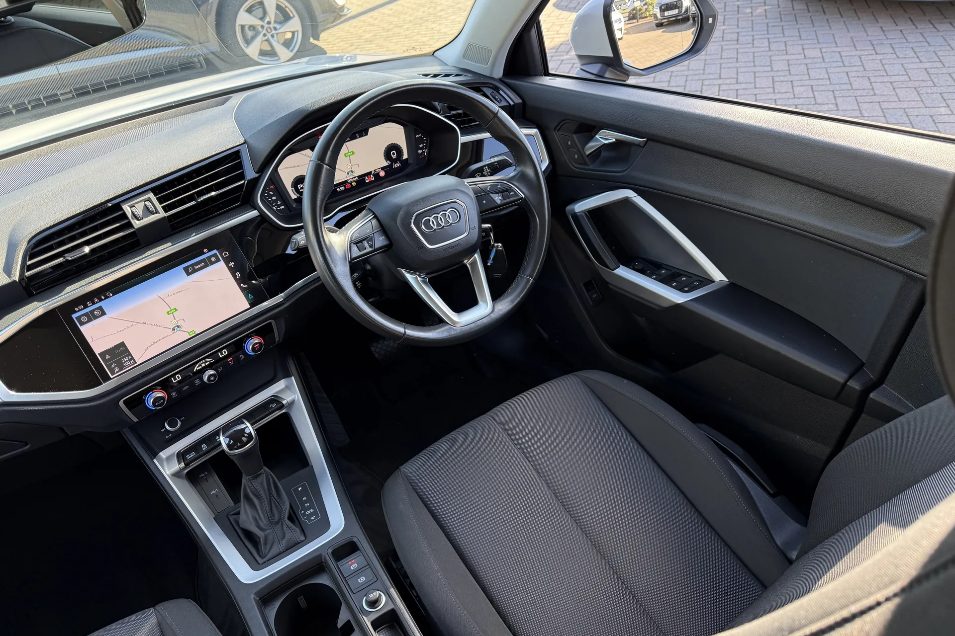Audi Q3 thumbnail image number 39