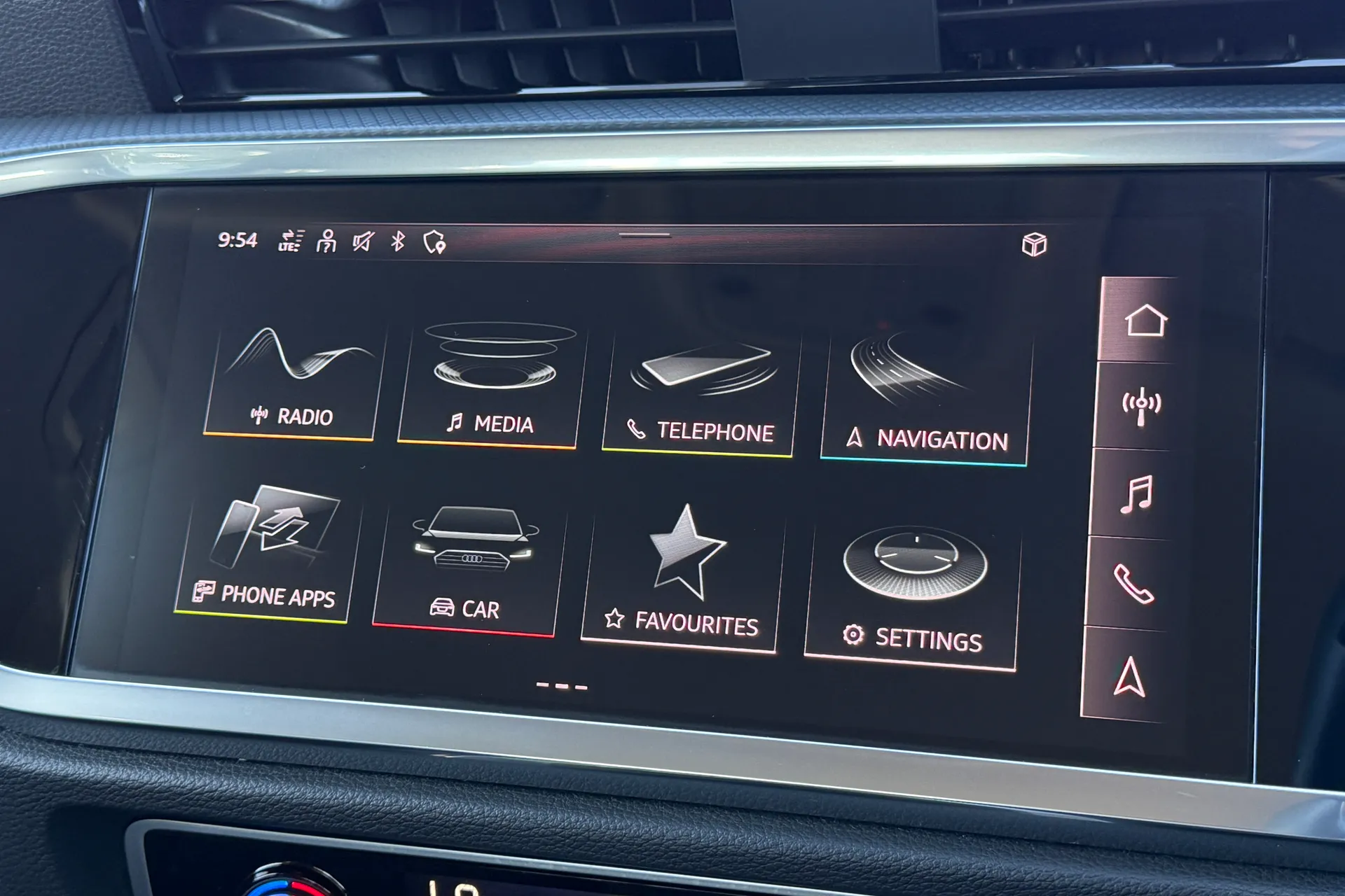 Audi Q3 thumbnail image number 13