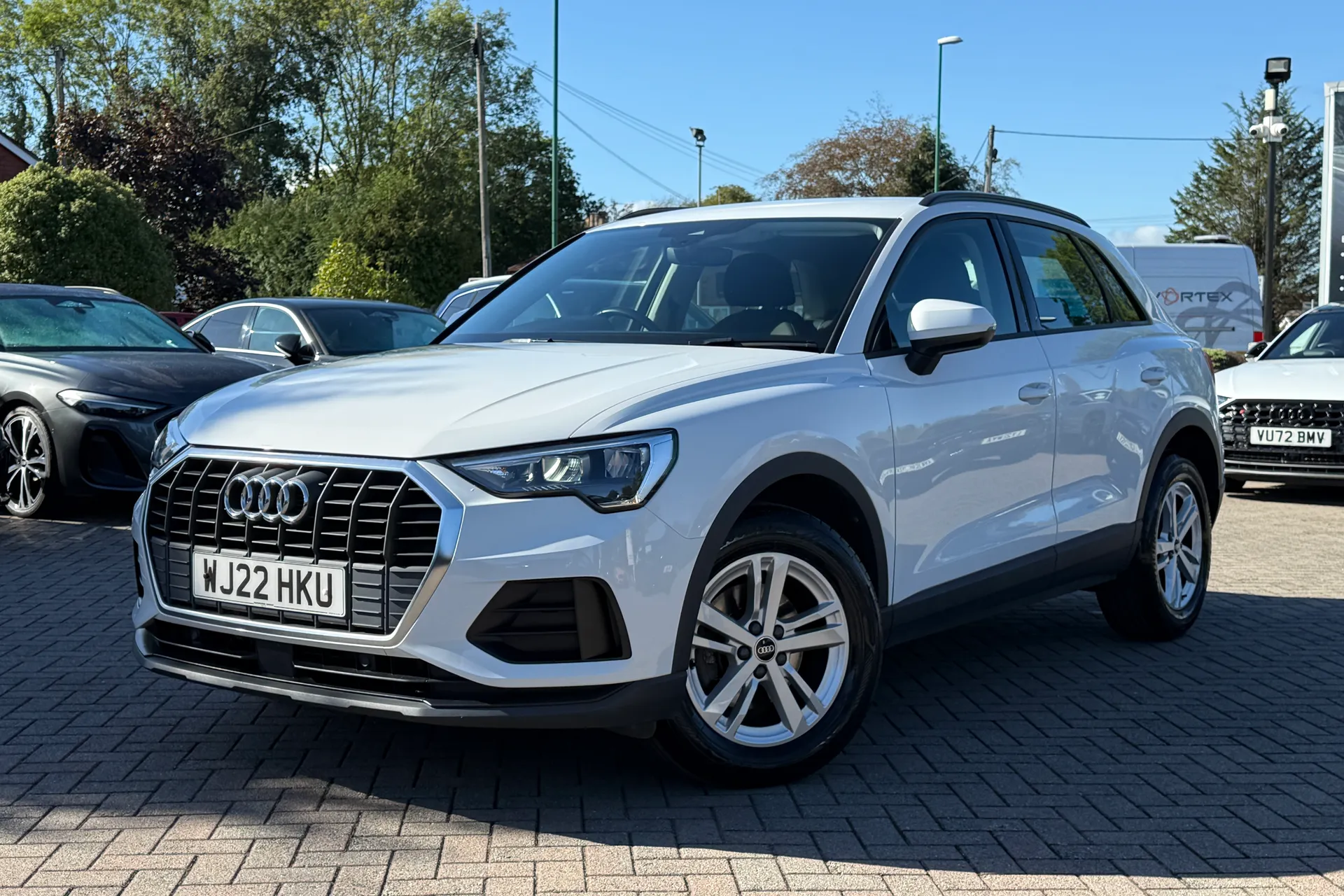 Audi Q3 thumbnail image number 24