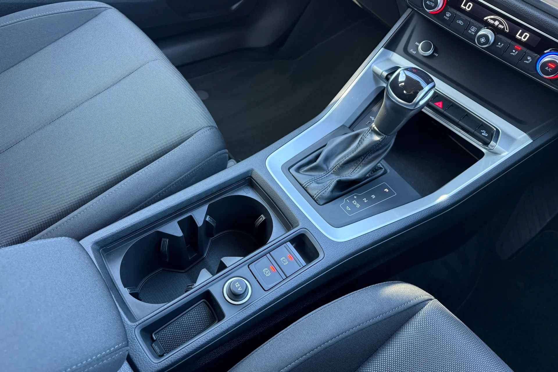 Audi Q3 thumbnail image number 38