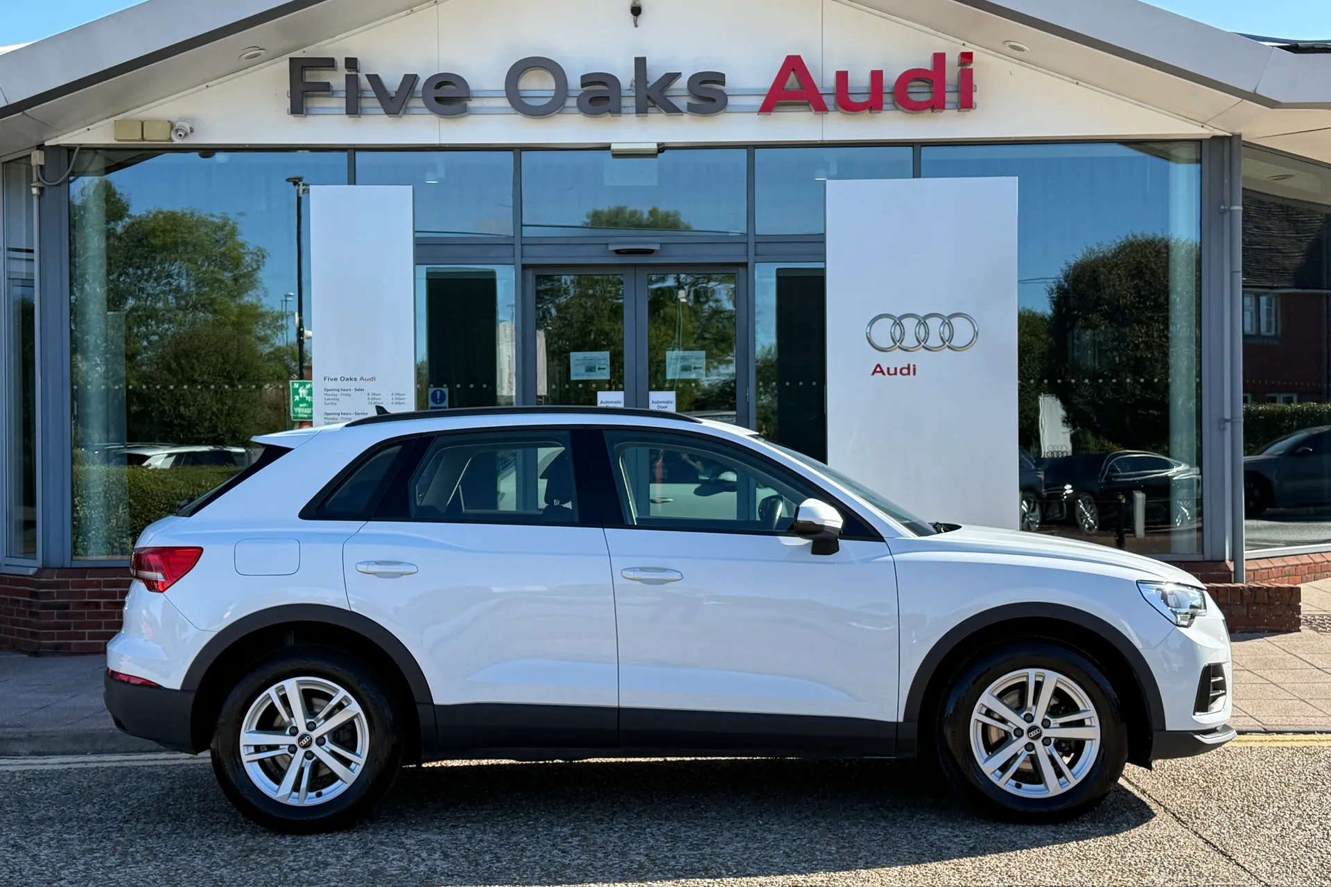 Audi Q3 thumbnail image number 2