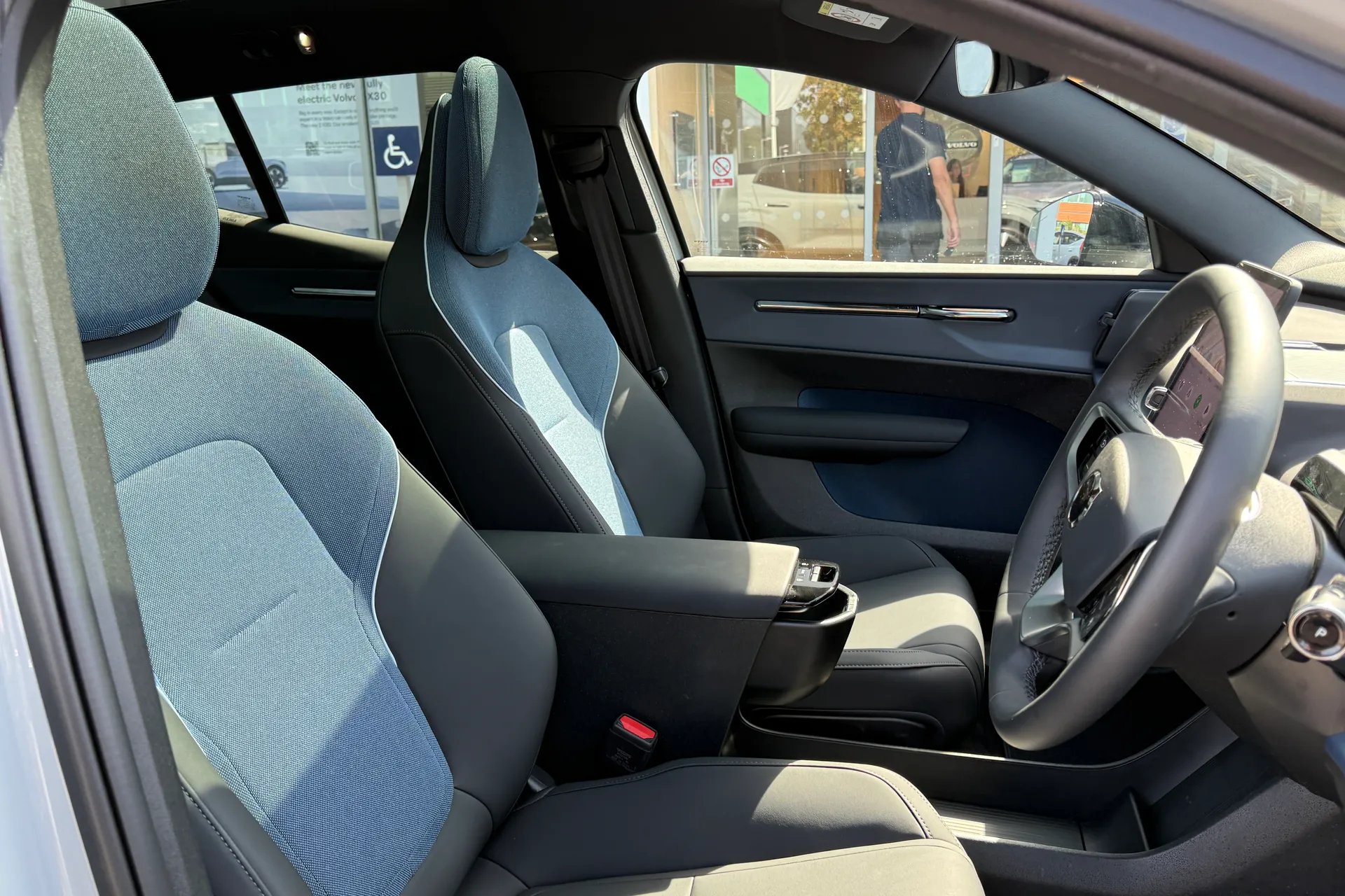 Volvo EX30 thumbnail image number 24