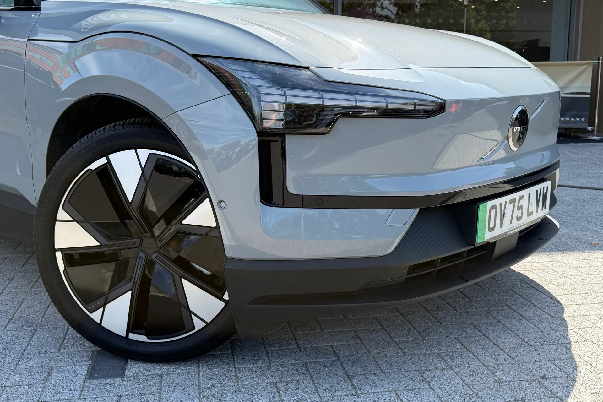 Volvo EX30 thumbnail image number 6