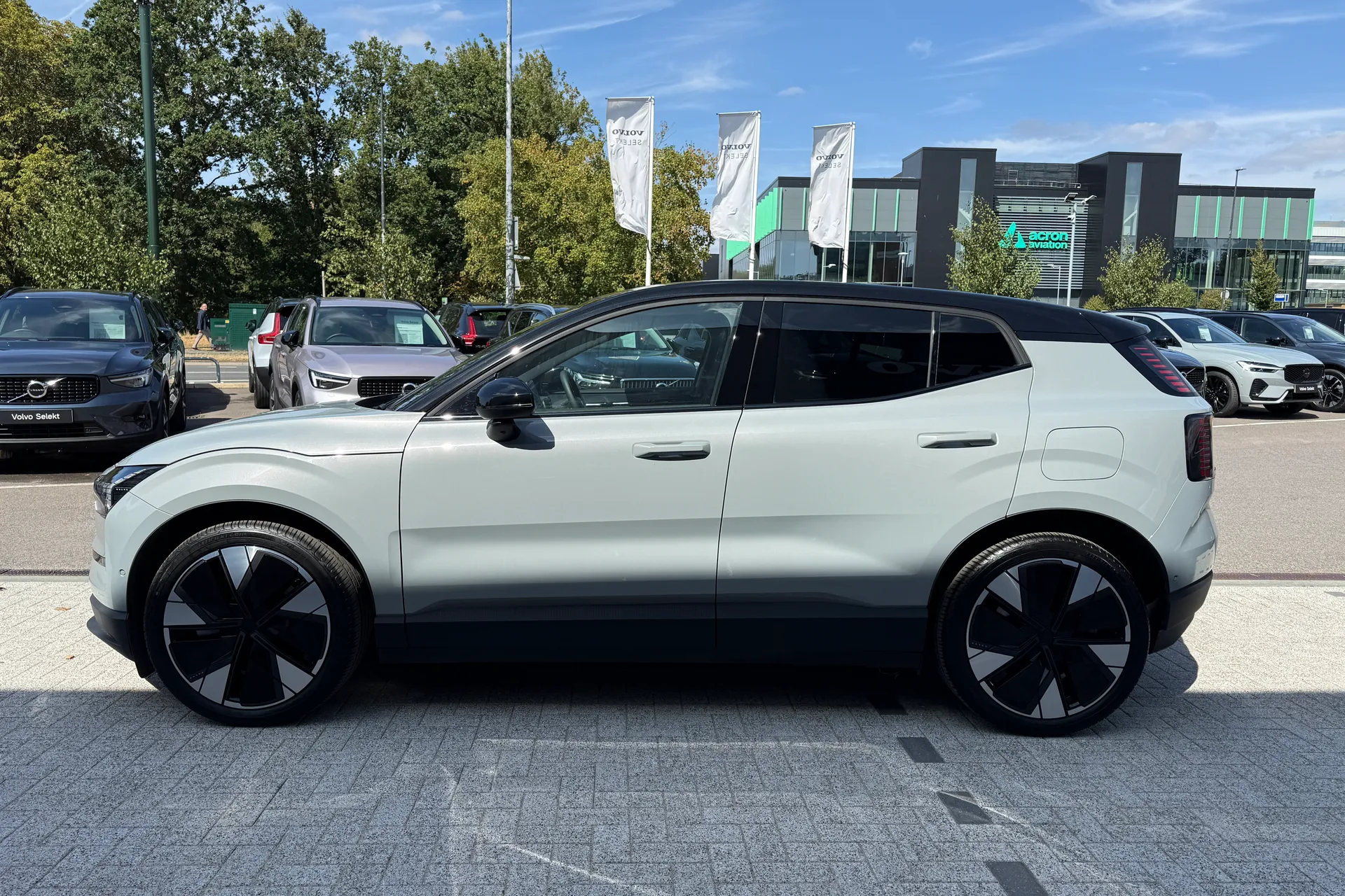 Volvo EX30 thumbnail image number 10