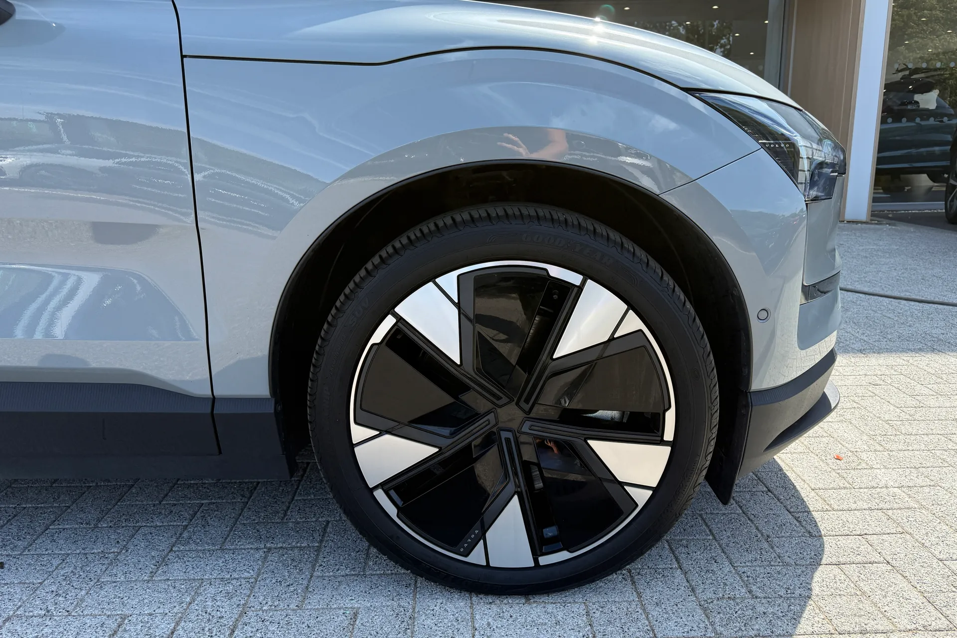 Volvo EX30 thumbnail image number 13