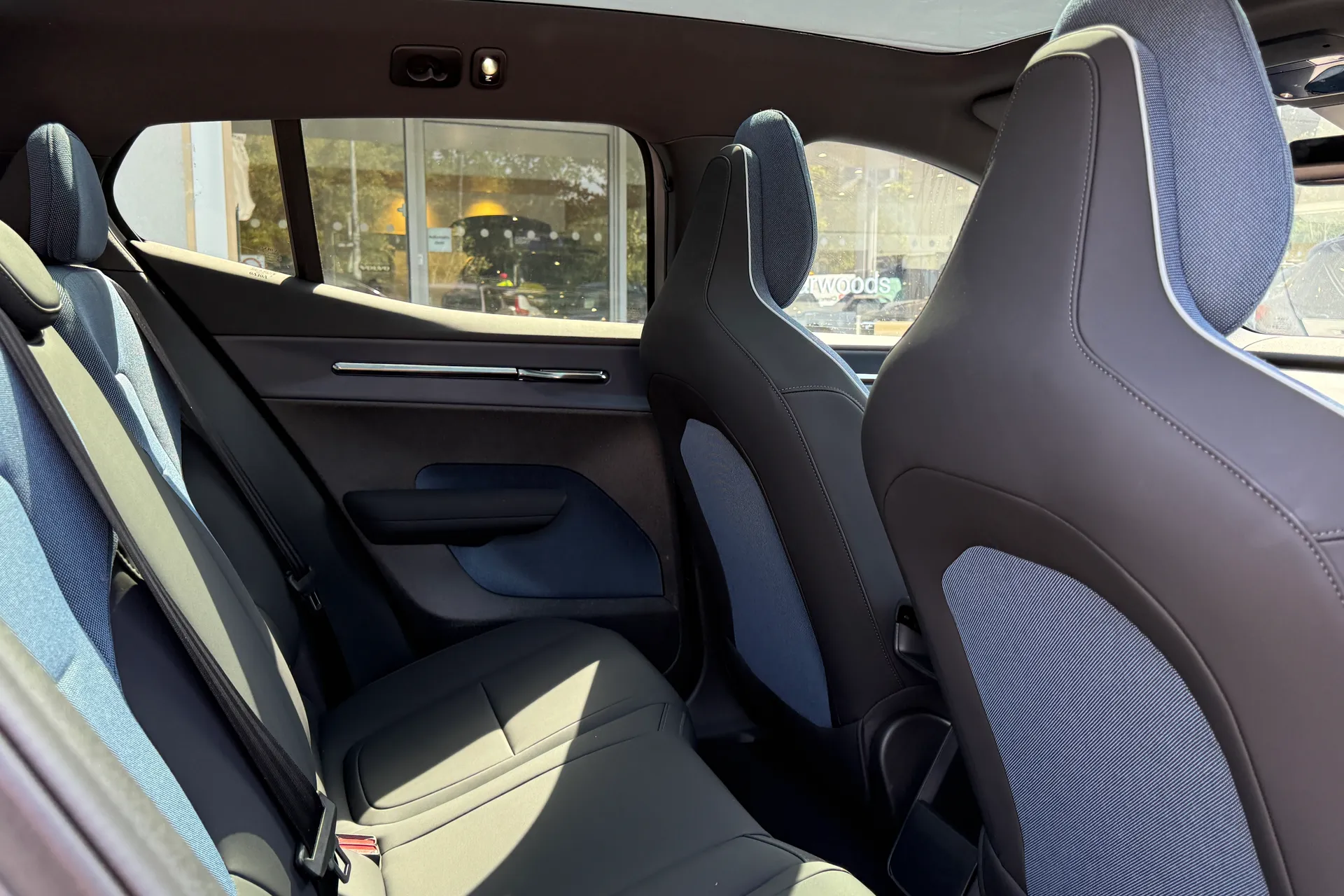 Volvo EX30 thumbnail image number 21