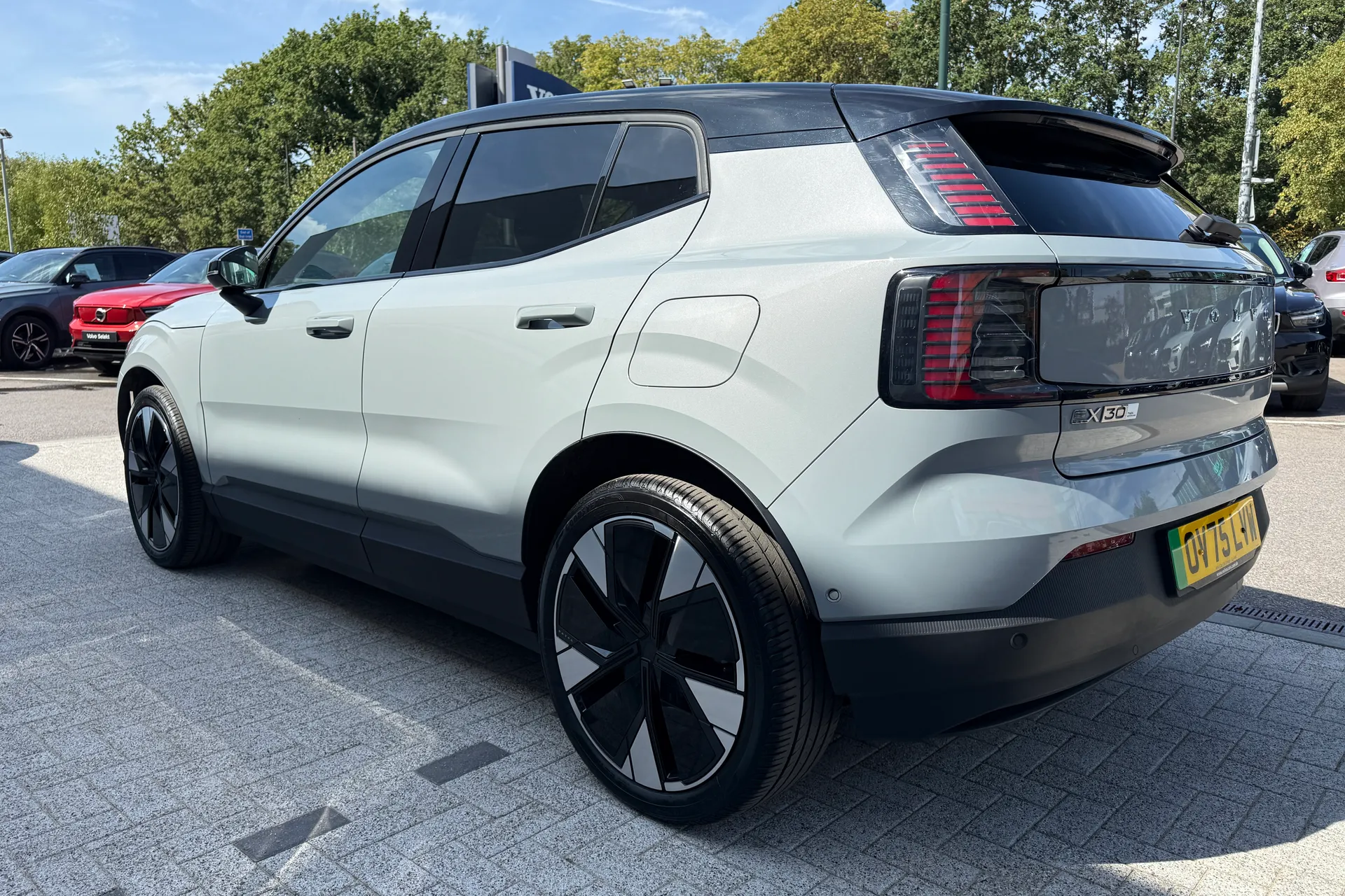 Volvo EX30 thumbnail image number 9