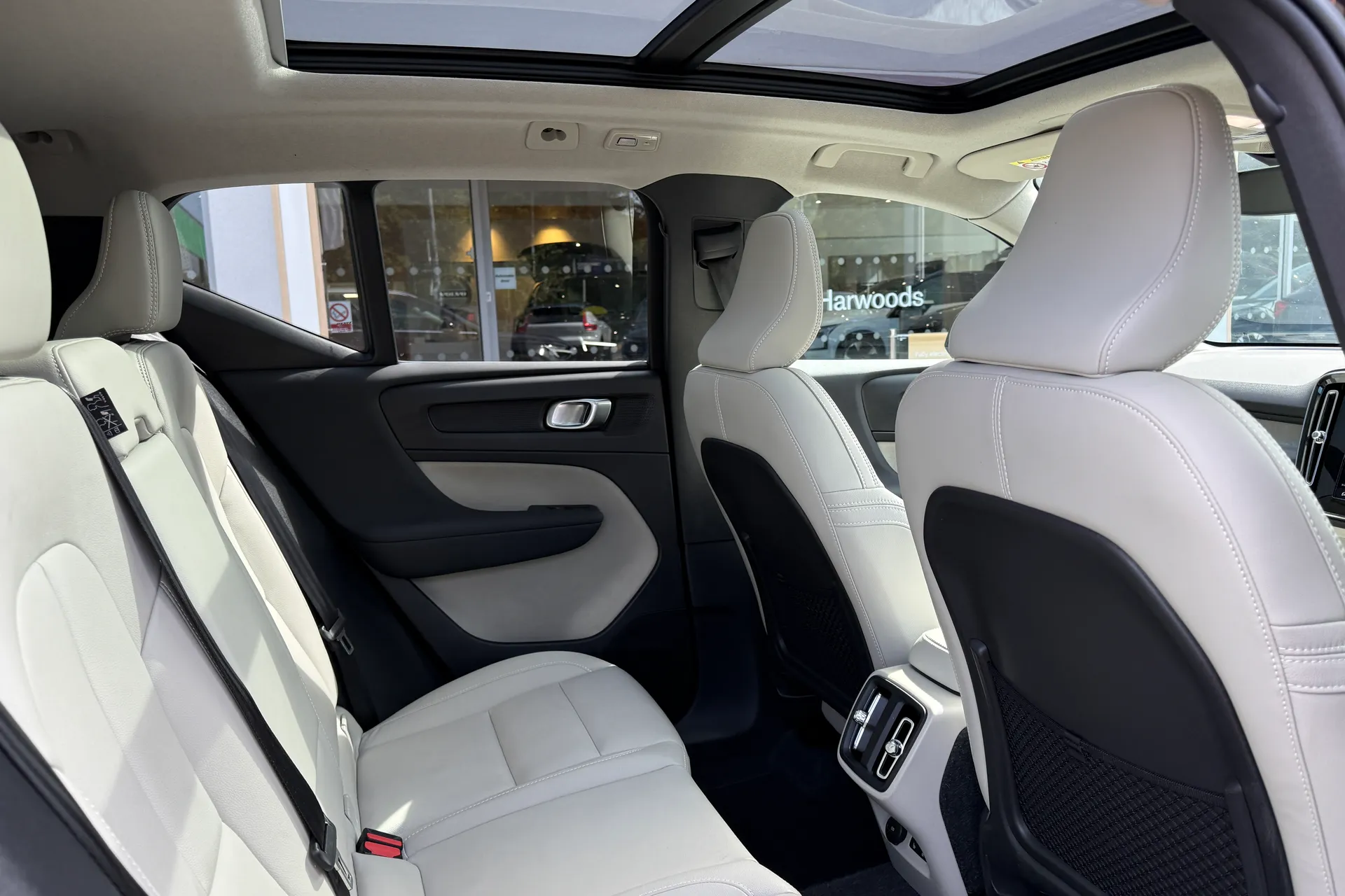 Volvo XC40 thumbnail image number 23