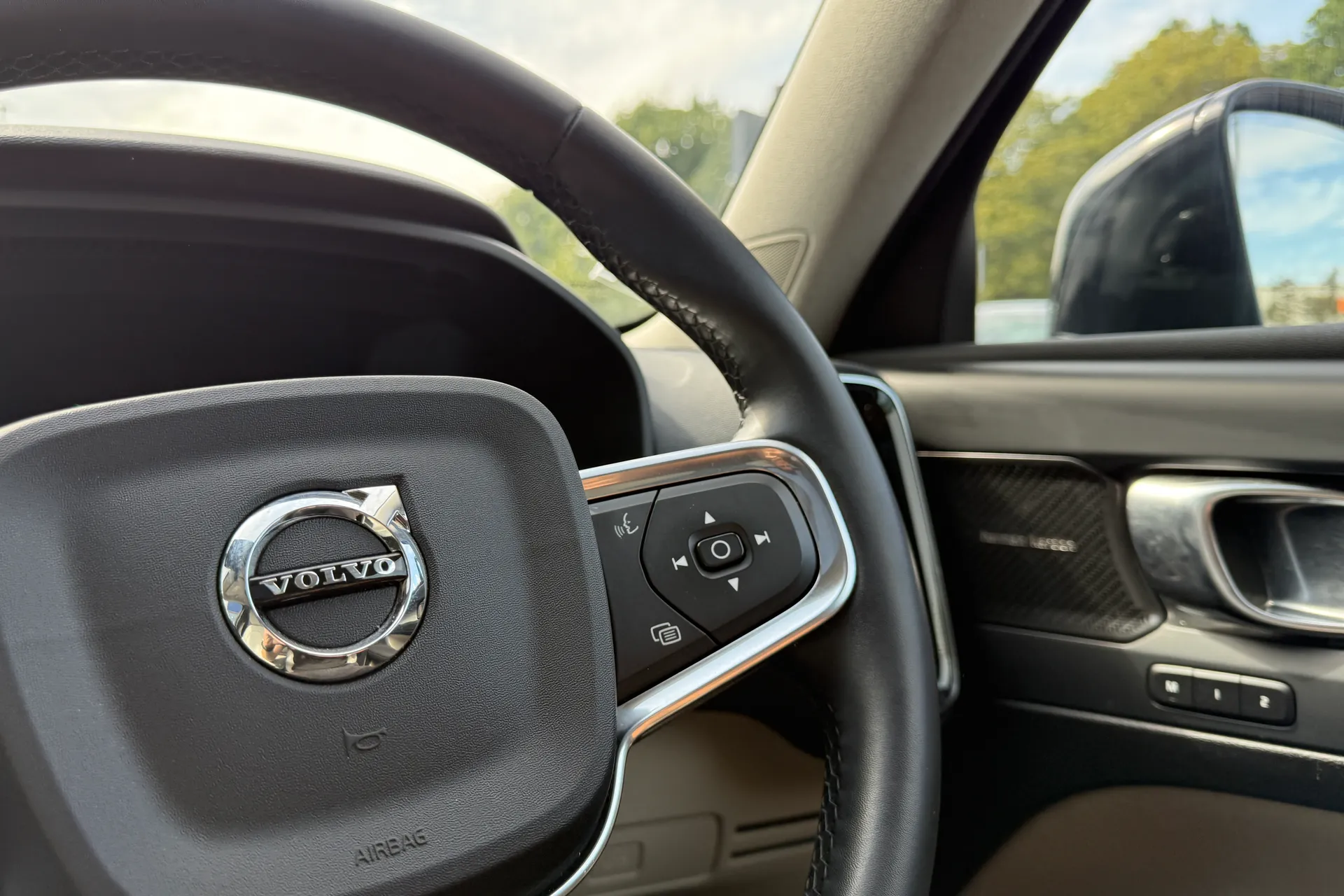 Volvo XC40 thumbnail image number 36