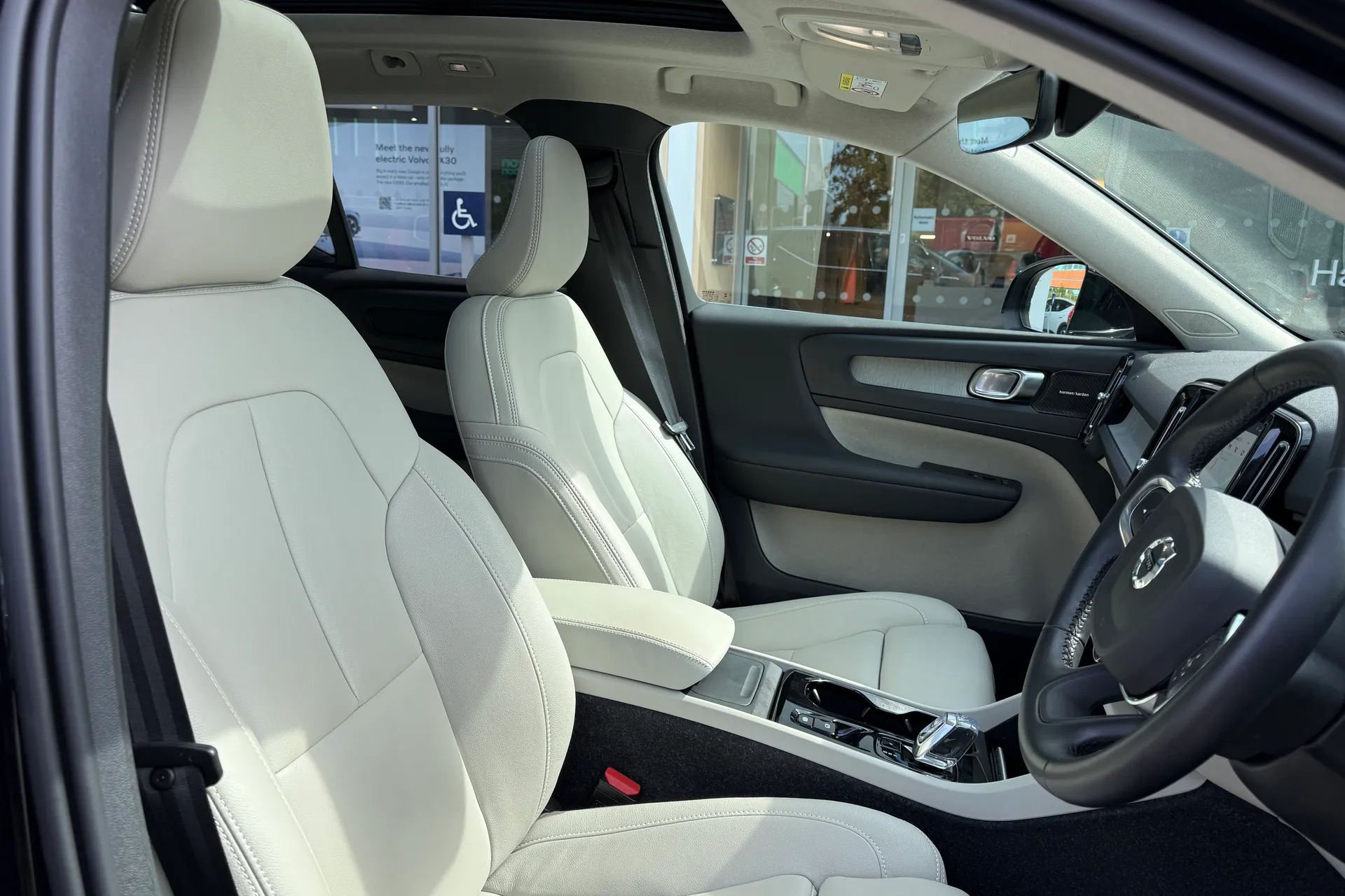 Volvo XC40 thumbnail image number 26