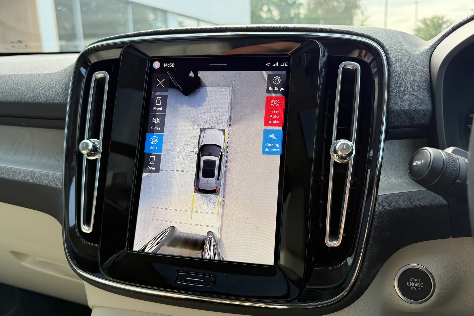 Volvo XC40 thumbnail image number 40