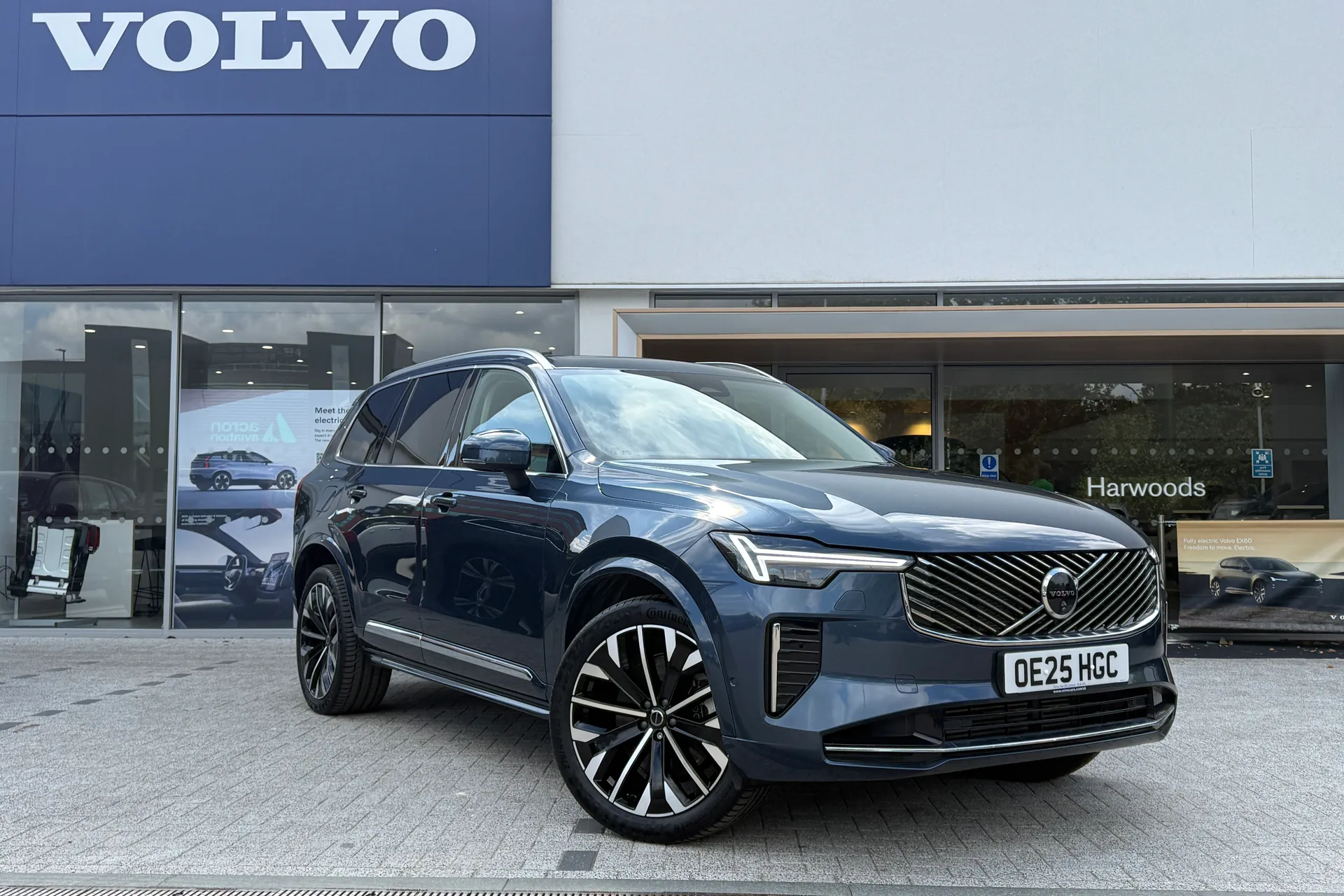 Volvo XC90 focused image