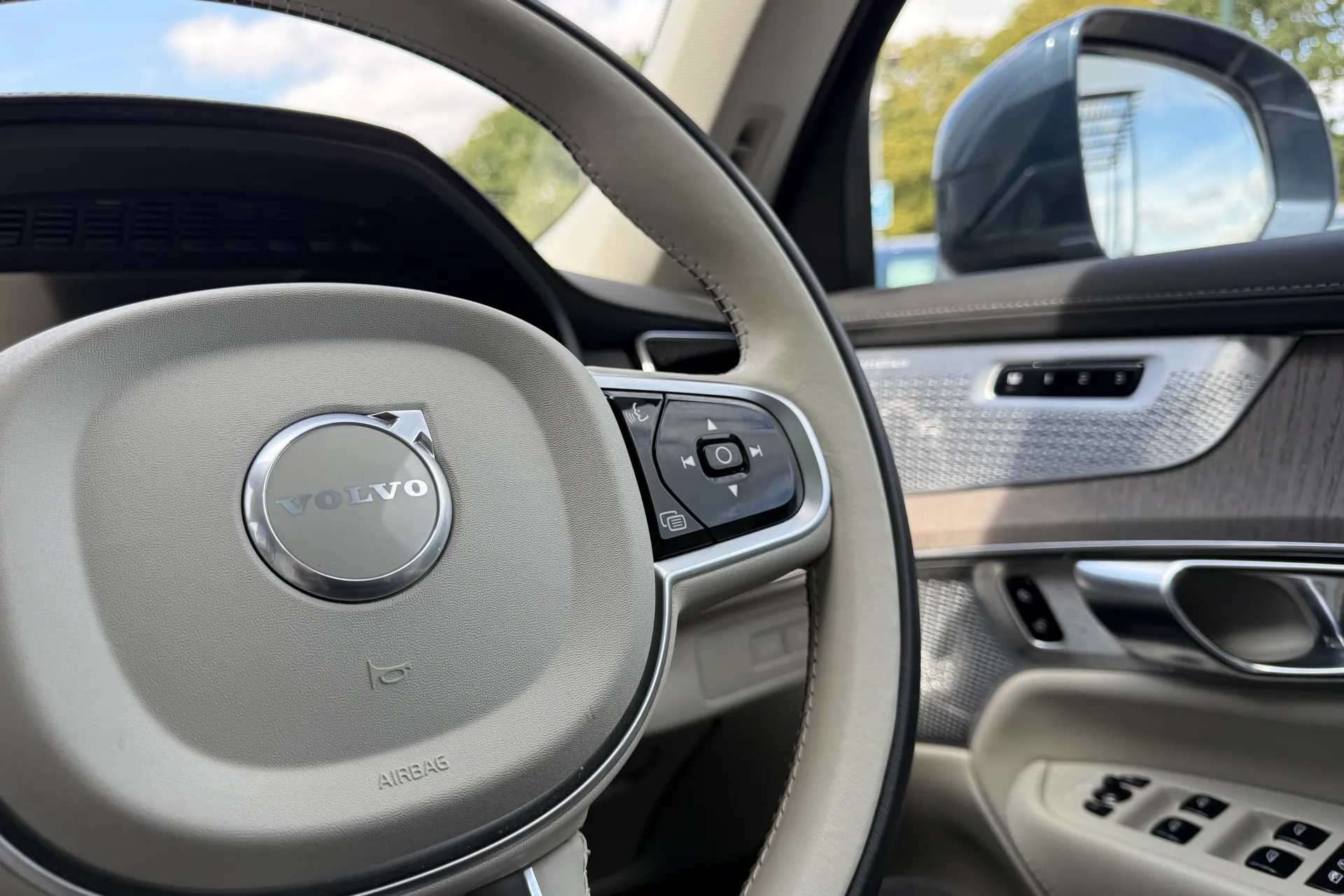 Volvo XC90 thumbnail image number 38