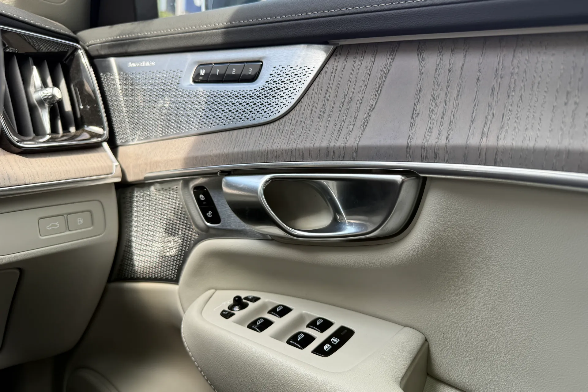 Volvo XC90 thumbnail image number 43