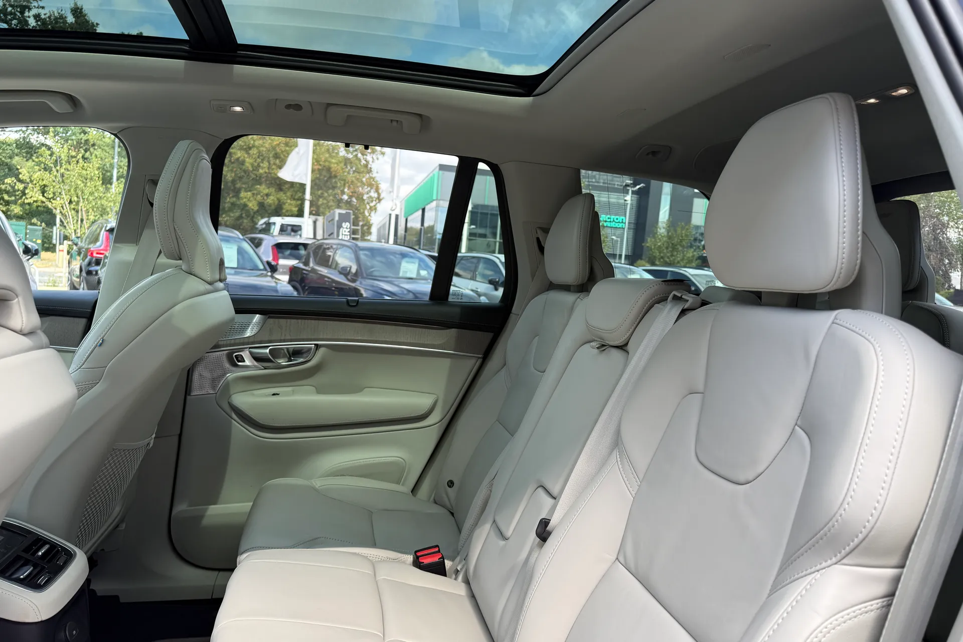 Volvo XC90 thumbnail image number 32