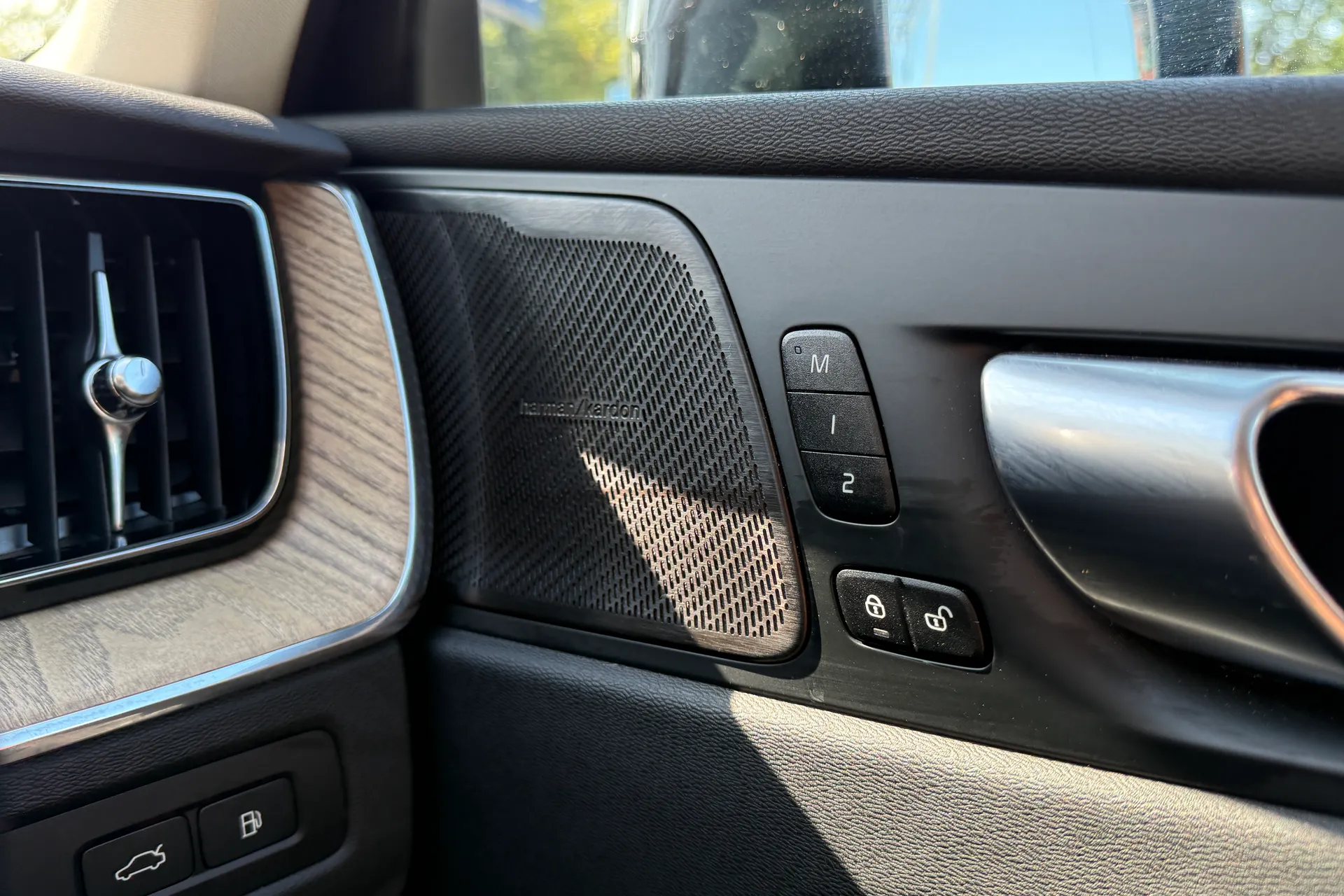Volvo XC60 thumbnail image number 39