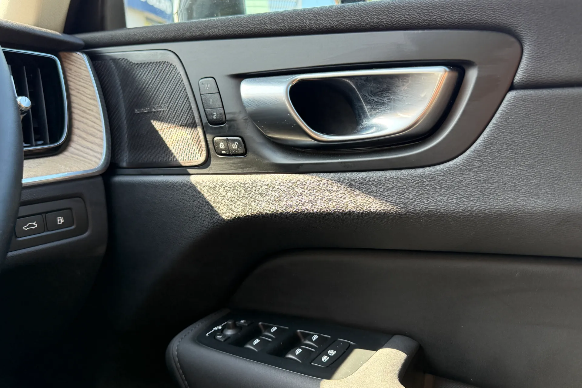 Volvo XC60 thumbnail image number 38