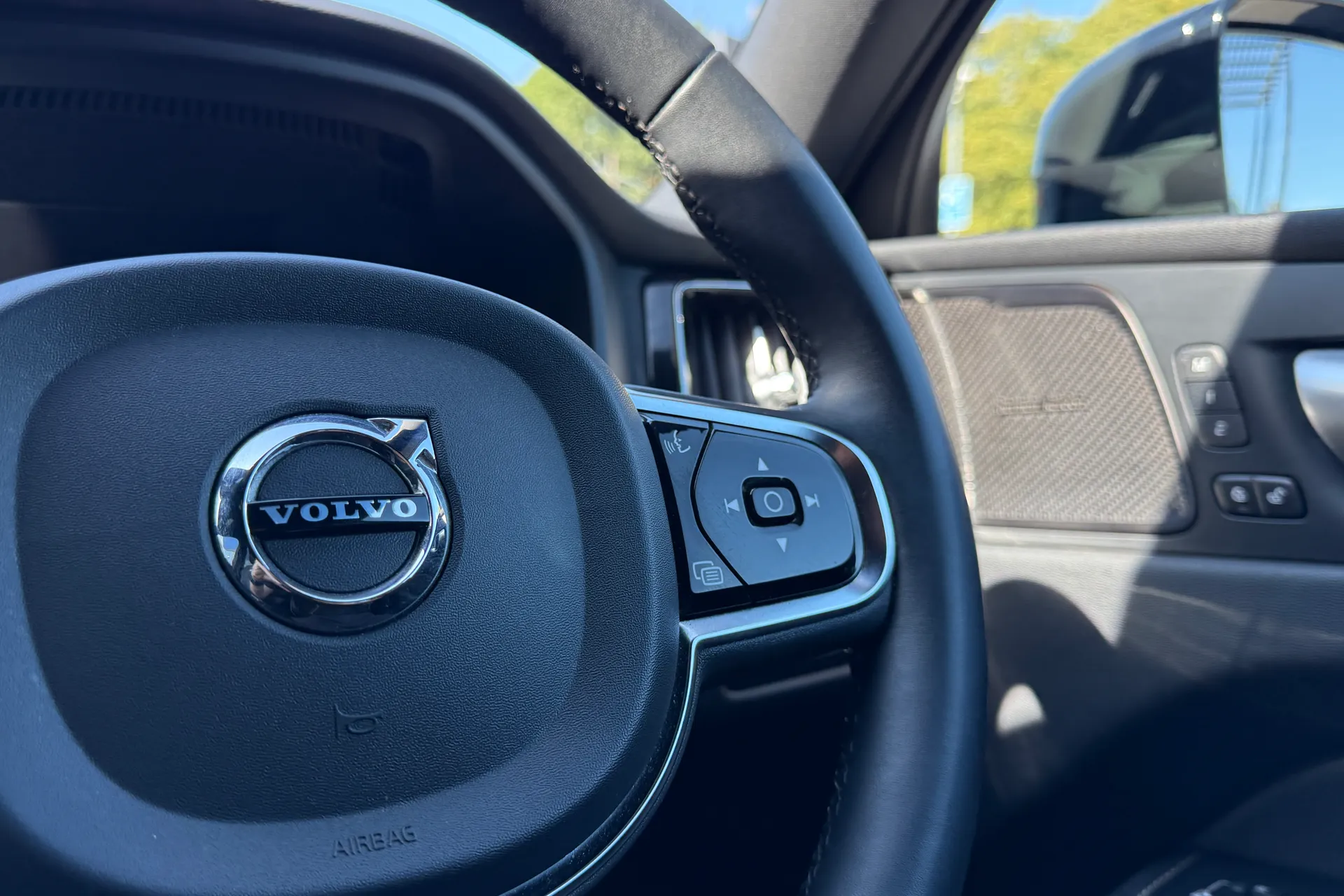 Volvo XC60 thumbnail image number 35